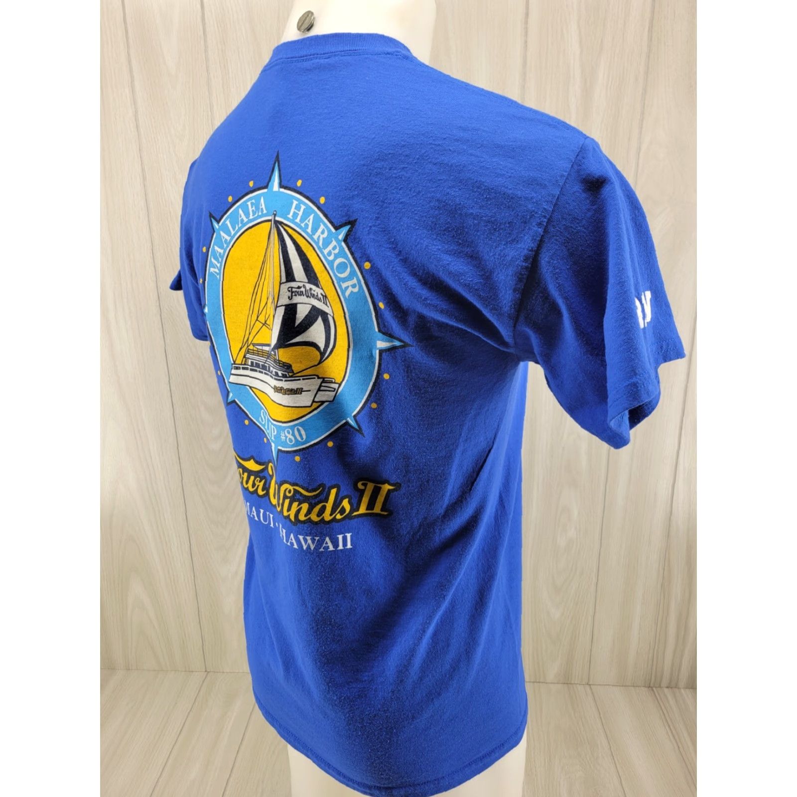 Gildan Gildan Four Winds 2 Maui Hawaii Men’s Short Sleeve Shirt M Blue Maalaea Harbor Shirt Mens Blue Beach 90s Size US M / EU 48-50 / 2 - 7 Thumbnail