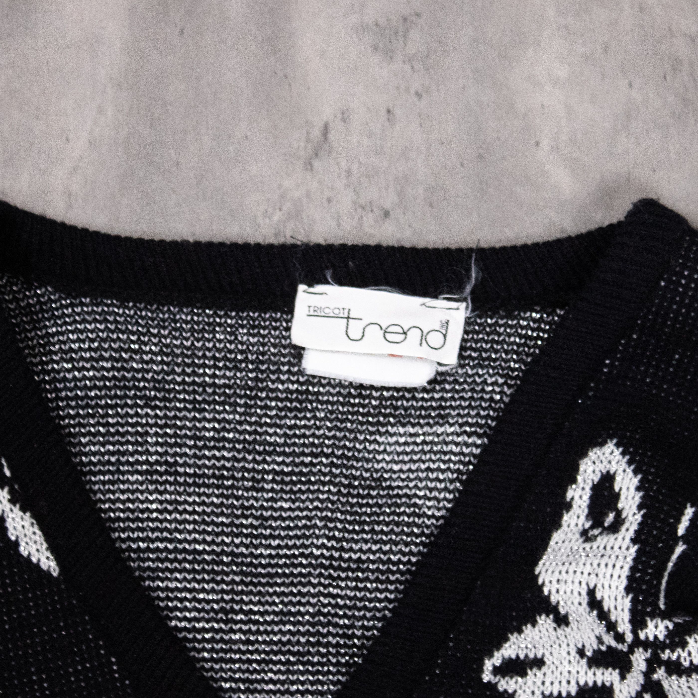 Japanese Brand Vintage 90's Thread Butterfly Neck Oversize Sweater Size US M / EU 48-50 / 2 - 6 Thumbnail
