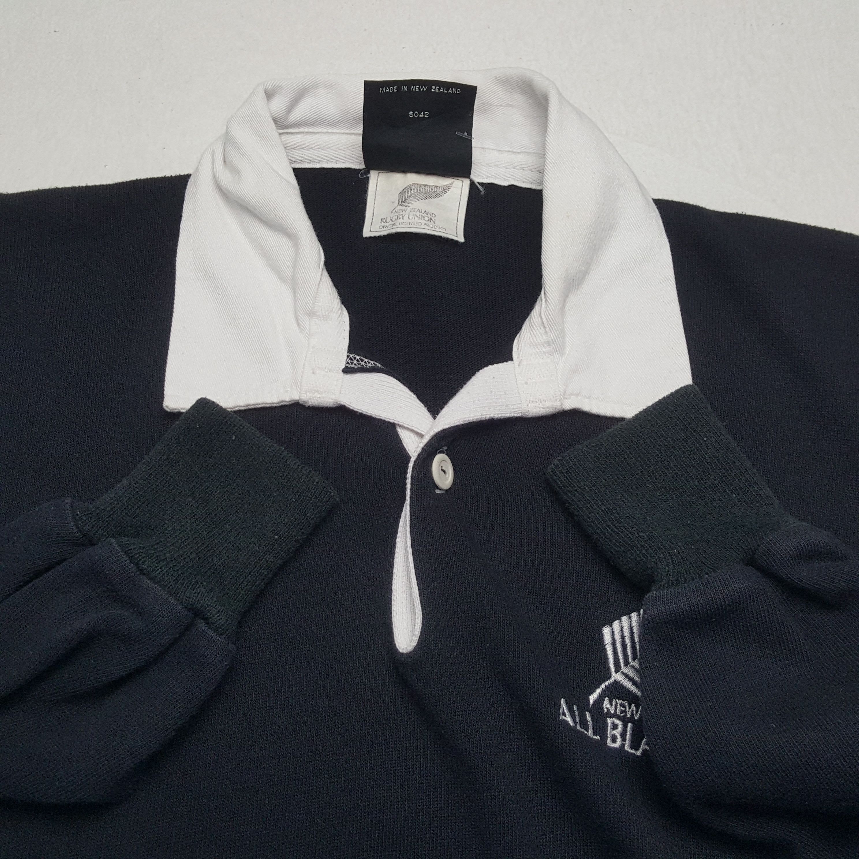 All Blacks × Canterbury of New Zealand × Vintage Vintage CANTERBURRY OF NEW ZEALAND All Black Rugby Polos Size US L / EU 52-54 / 3 - 7 Thumbnail