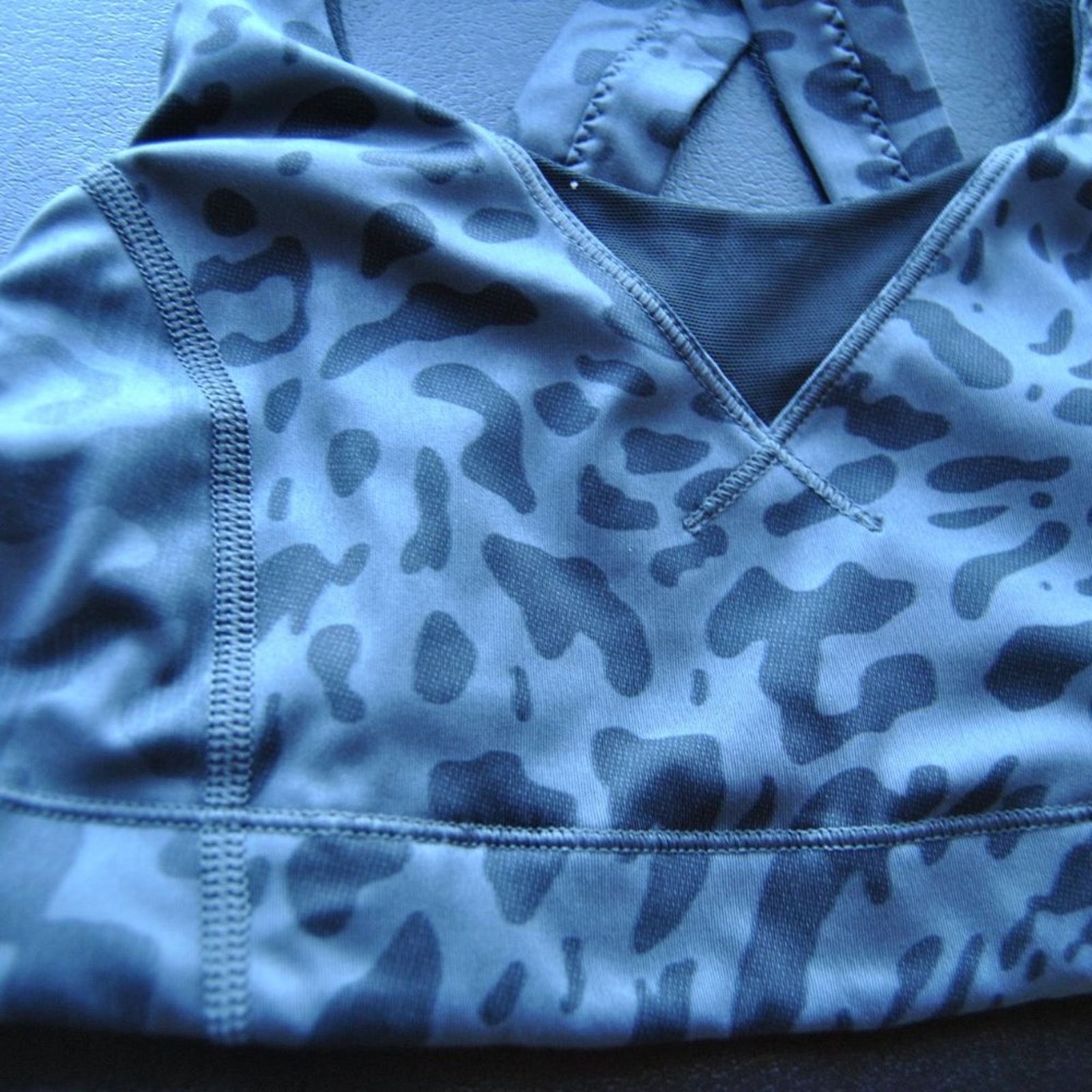 Lululemon Lululemon Animal Print Sports Bra Size: 4 (X-Small) Size XS / US 0-2 / IT 36-38 - 5 Thumbnail