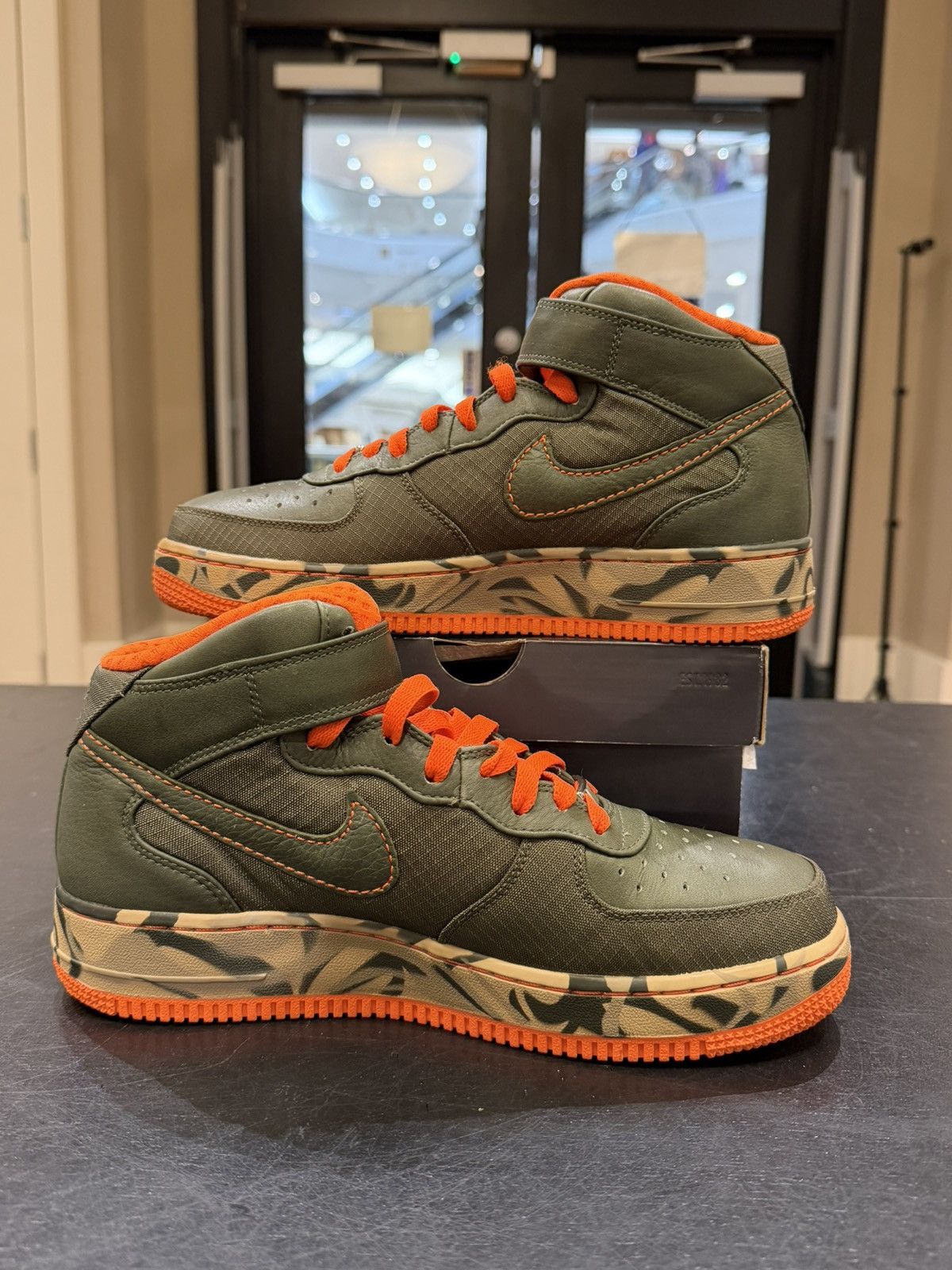 Nike Nike Air Force 1 Mid Size US 8 / EU 41 - 2 Thumbnail