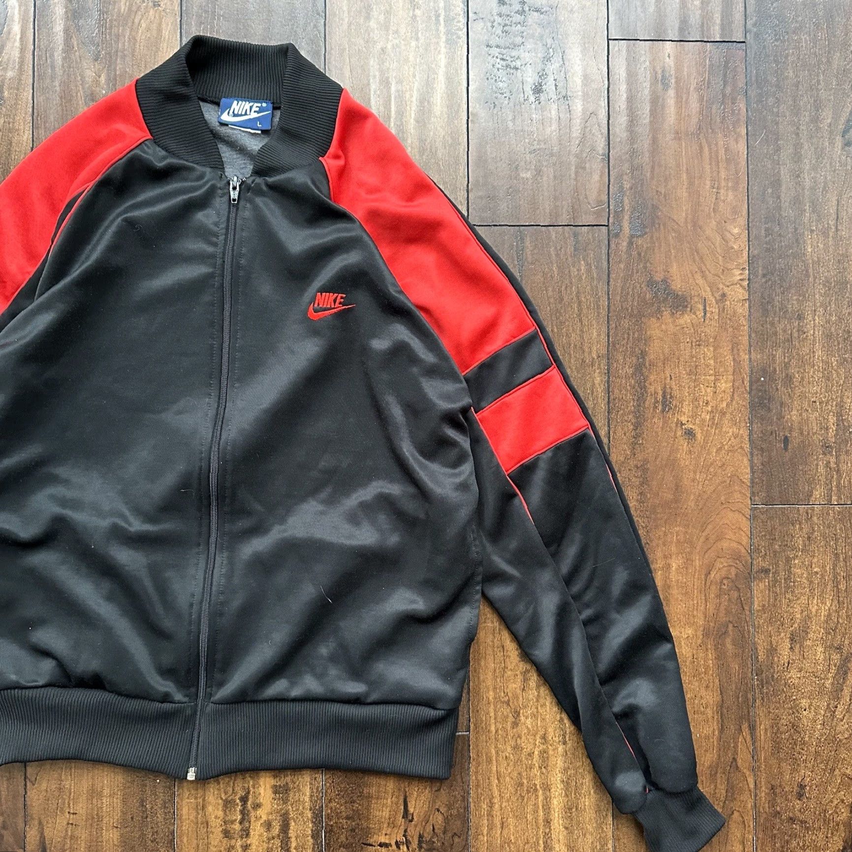 Nike VINTAGE Nike Air Jordan Jacket L Black Red Japan 80s Track jacket Mens Size L Bred Chicago Rare Size US L / EU 52-54 / 3 - 2 Thumbnail