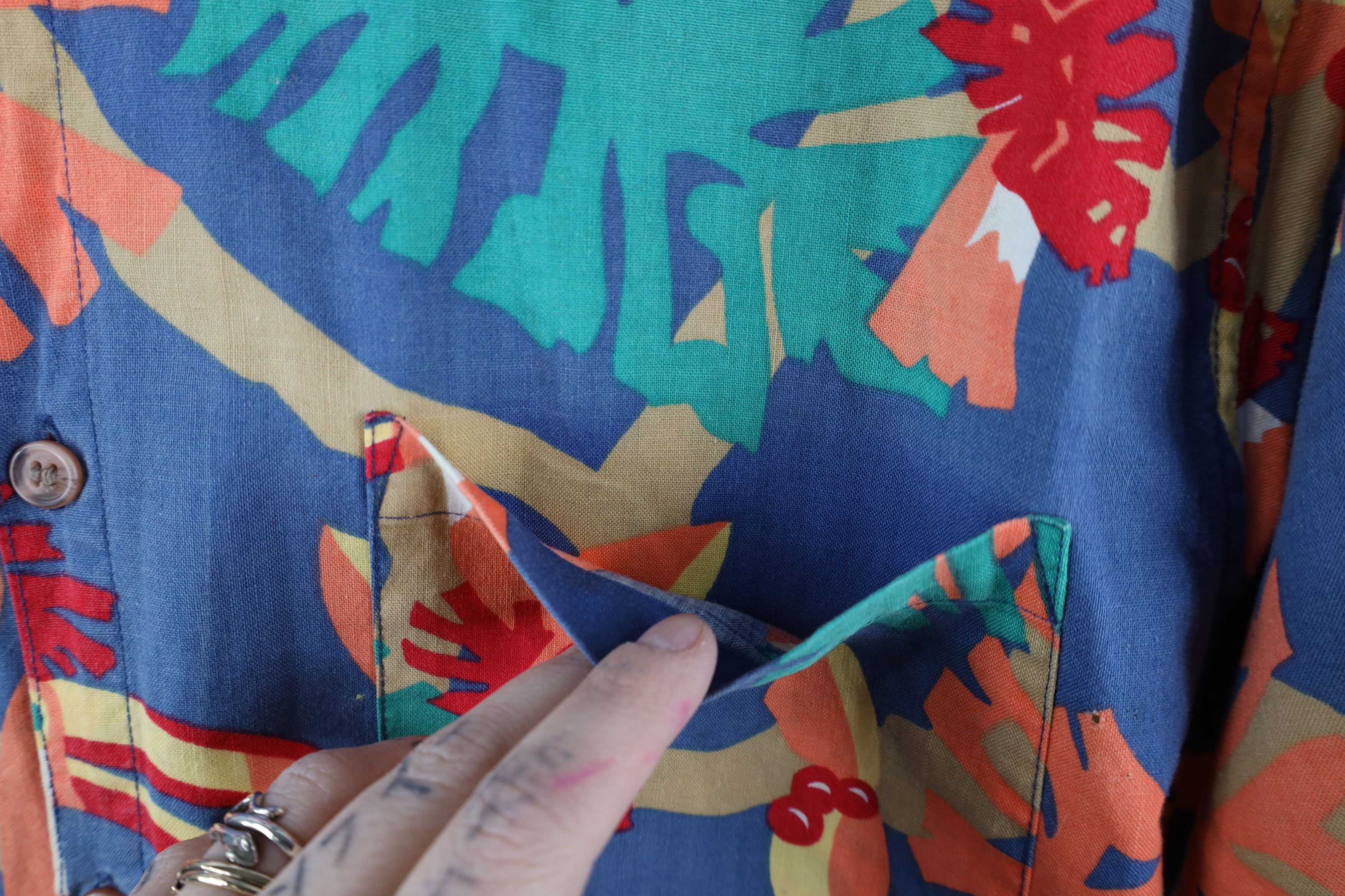 Vintage Vintage 90s Streetwear Rainbow Toucan Hawaiian Button Shirt Size US S / EU 44-46 / 1 - 5 Thumbnail