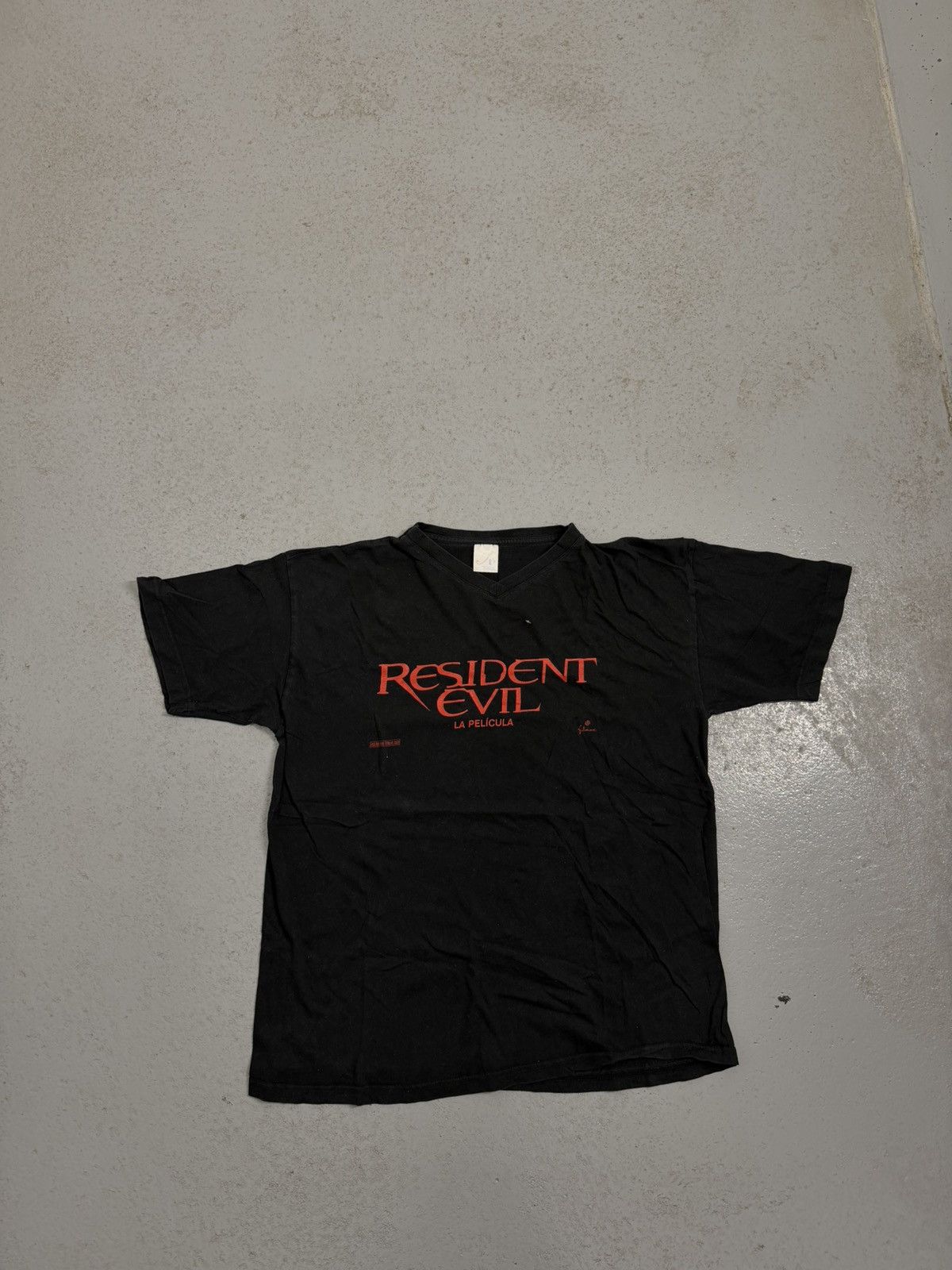 Vintage Vintage Resident Evil 2002 Spain Promo T-Shirt Size US XL / EU 56 / 4 - 1 Thumbnail