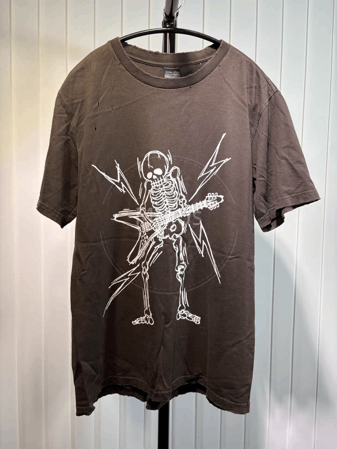 Number (N)ine Sz 2 Number Nine 06SS Distressed Guitar Tee
