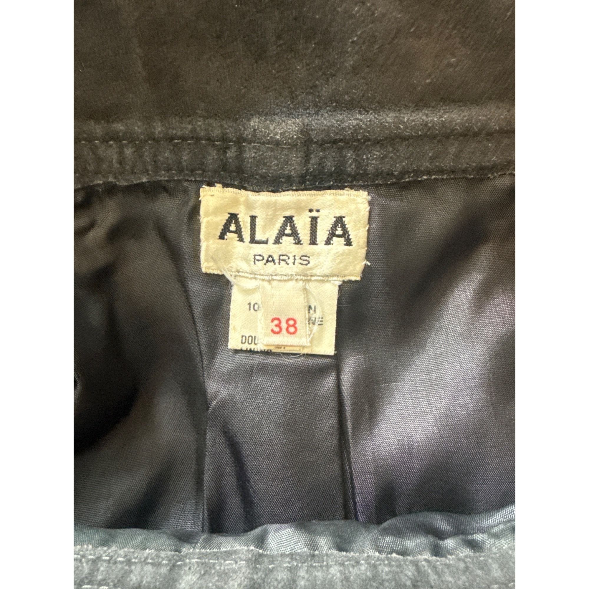Designer Alaïa Paris Vintage Gray Suede High Waist Skirt Size 38 Made Size 27" / US 4 / IT 40 - 4 Thumbnail