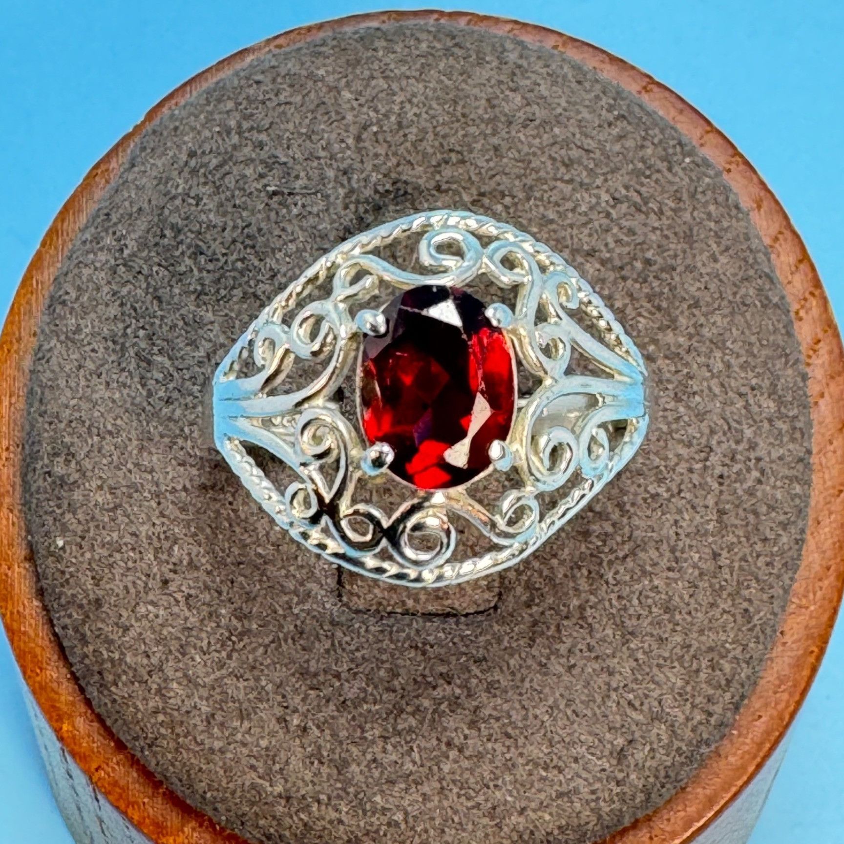 Other VTG Solid Sterling Silver 925 Garnet Prong Set Filigree Bord Size ONE SIZE - 1 Thumbnail