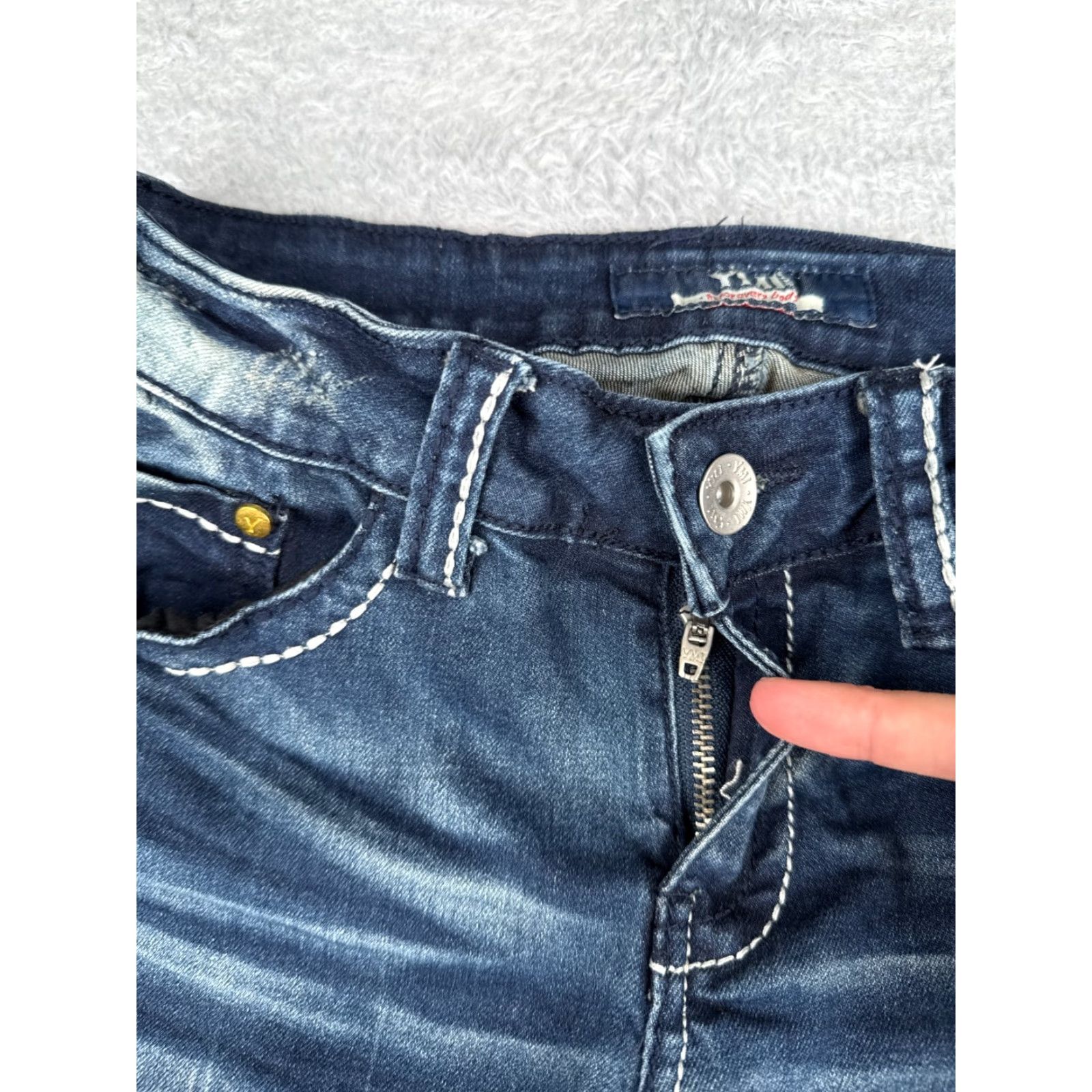 Vintage N62 Jeans Womens Capri Denim Distressed Low Rise 28x22 Blue Cotton Blend 4 YMI Womens Jeans Capris Distressed 5-Pocket Size 27" / US 4 / IT 40 - 5 Thumbnail
