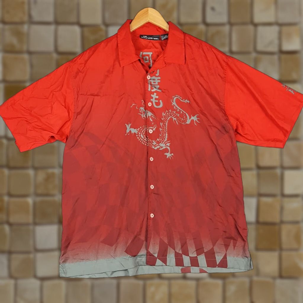 Vintage VINTAGE No Boundaries Y2K Chinese Dragon Button-Up Mens Size L Collared Shirt Polyester Red Shirt Size US L / EU 52-54 / 3 - 1 Thumbnail
