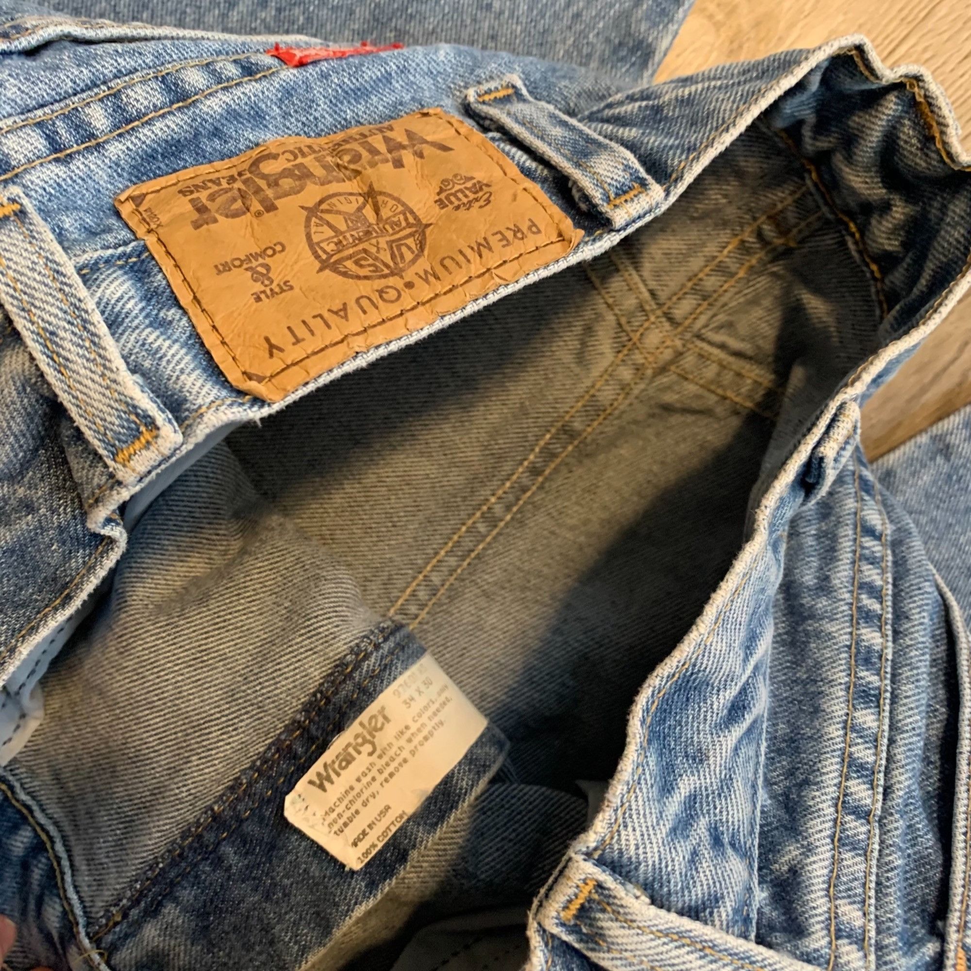 Vintage Vintage Wrangler Light Wash Relaxed Denim Jeans 34 x 30 USA Size US 34 / EU 50 - 5 Thumbnail