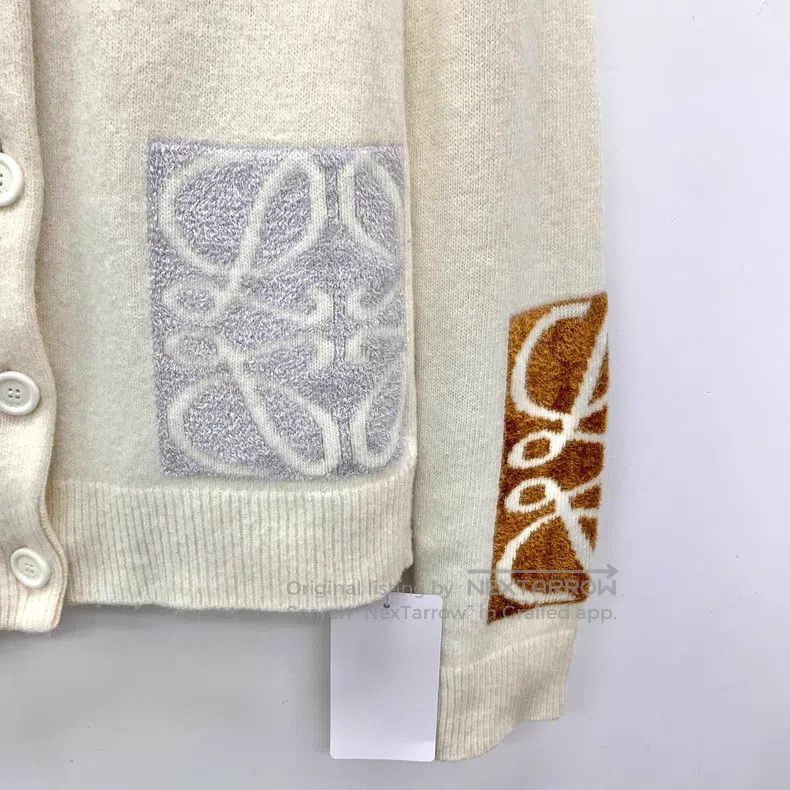 Loewe Loewe Beige logo flock wool round-neck single-breasted lon Size XS / US 0-2 / IT 36-38 - 4 Thumbnail