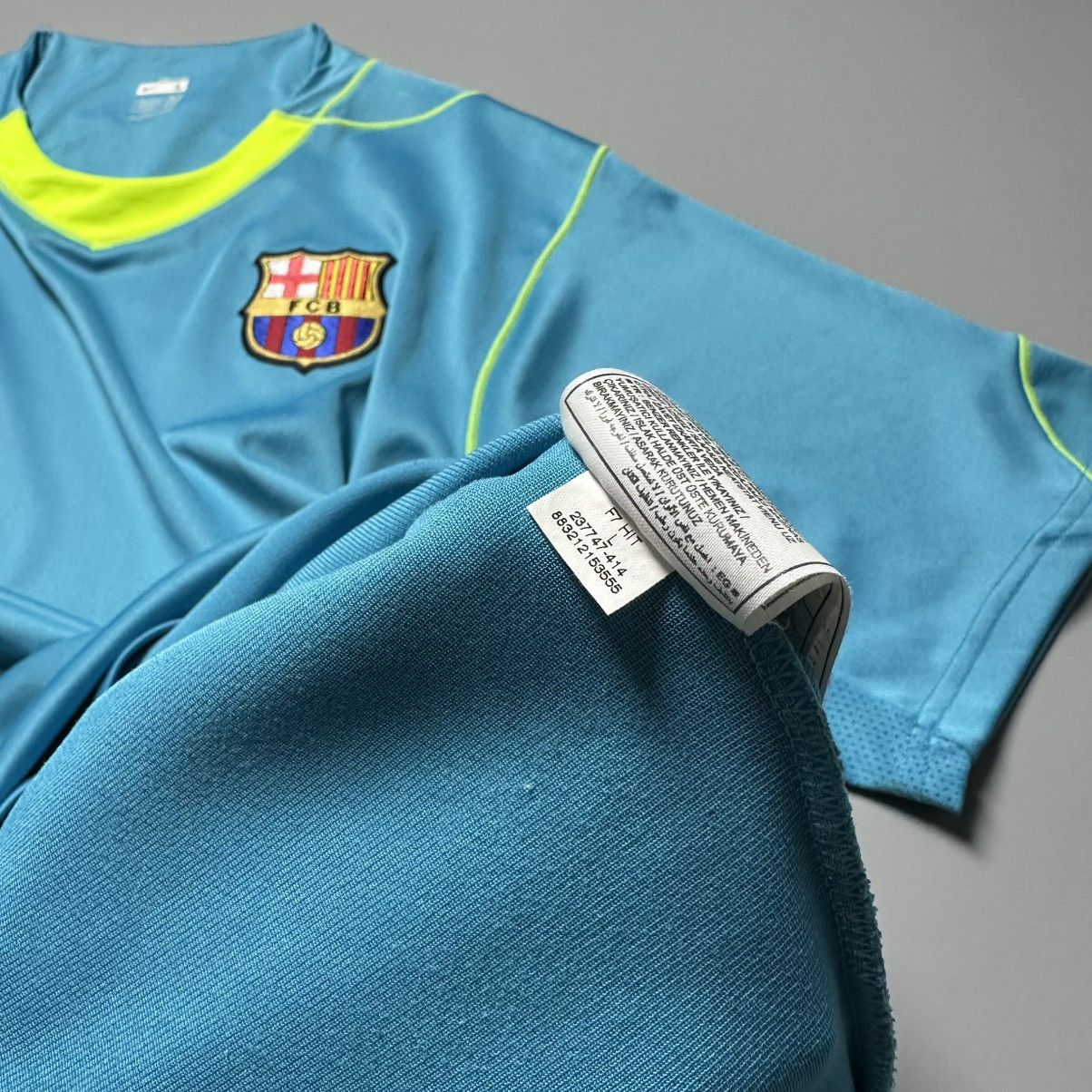 Nike BARCELONA NIKE 2007/2008 FOOTBALL SOCCER TRAINING JERSEY Size US L / EU 52-54 / 3 - 12 Thumbnail