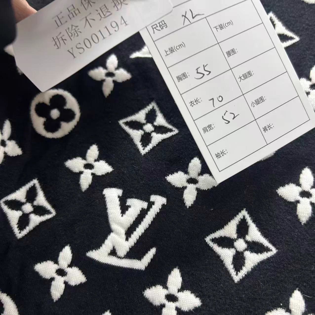 Louis Vuitton LV B&W Embroidered Logo SpaceCotton Sweat 98 XL ys001194 Size US XL / EU 56 / 4 - 5 Thumbnail