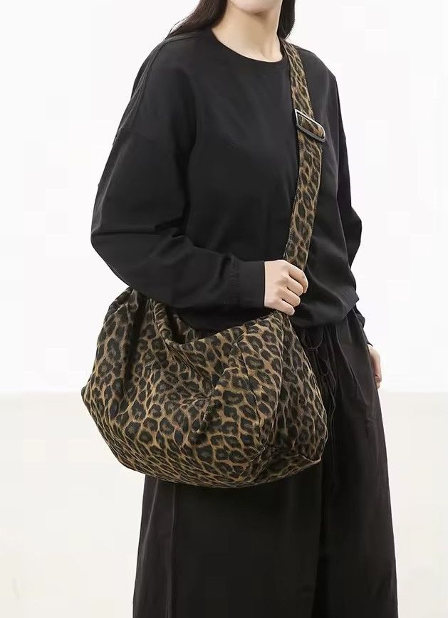 Japanese Brand Gen Z Trendy Leopard Print Canvas Crossbody Bag Size ONE SIZE - 3 Thumbnail
