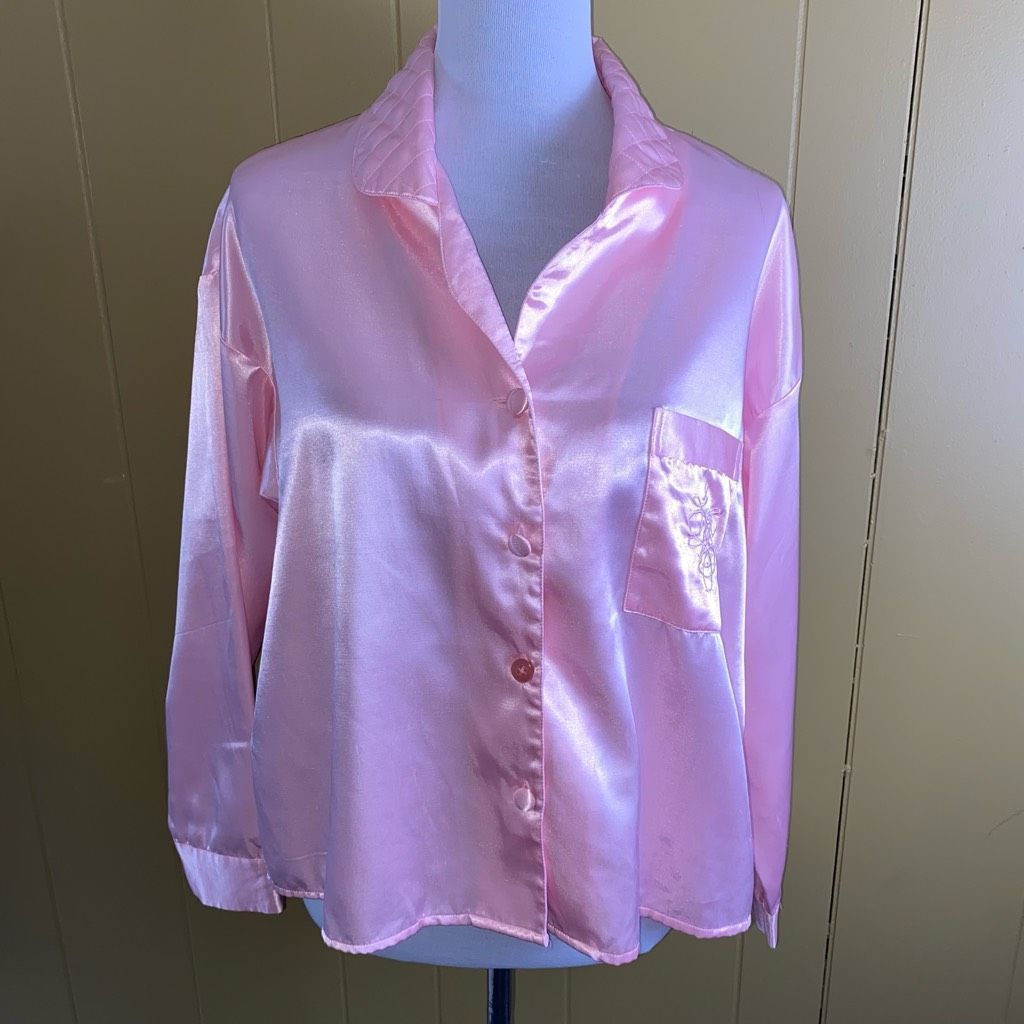 Victoria's Secret Victoria’s Secret women M Longsleeve top & shorts pajama set Size ONE SIZE - 10 Thumbnail