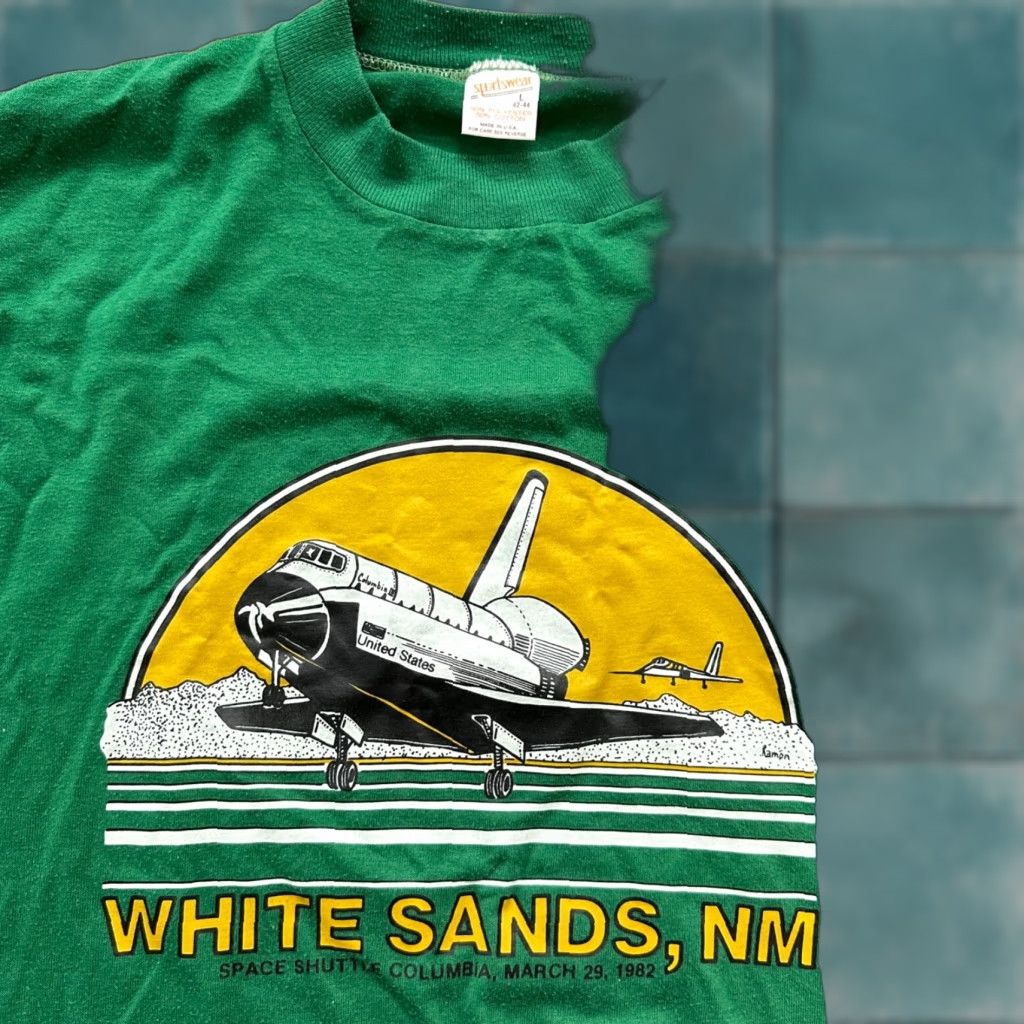 Vintage VINTAGE Men T-Shirt Crew Neck Short Sleeve Green Space Shuttle Desert 80s 1982 Military Size US L / EU 52-54 / 3 - 1 Thumbnail