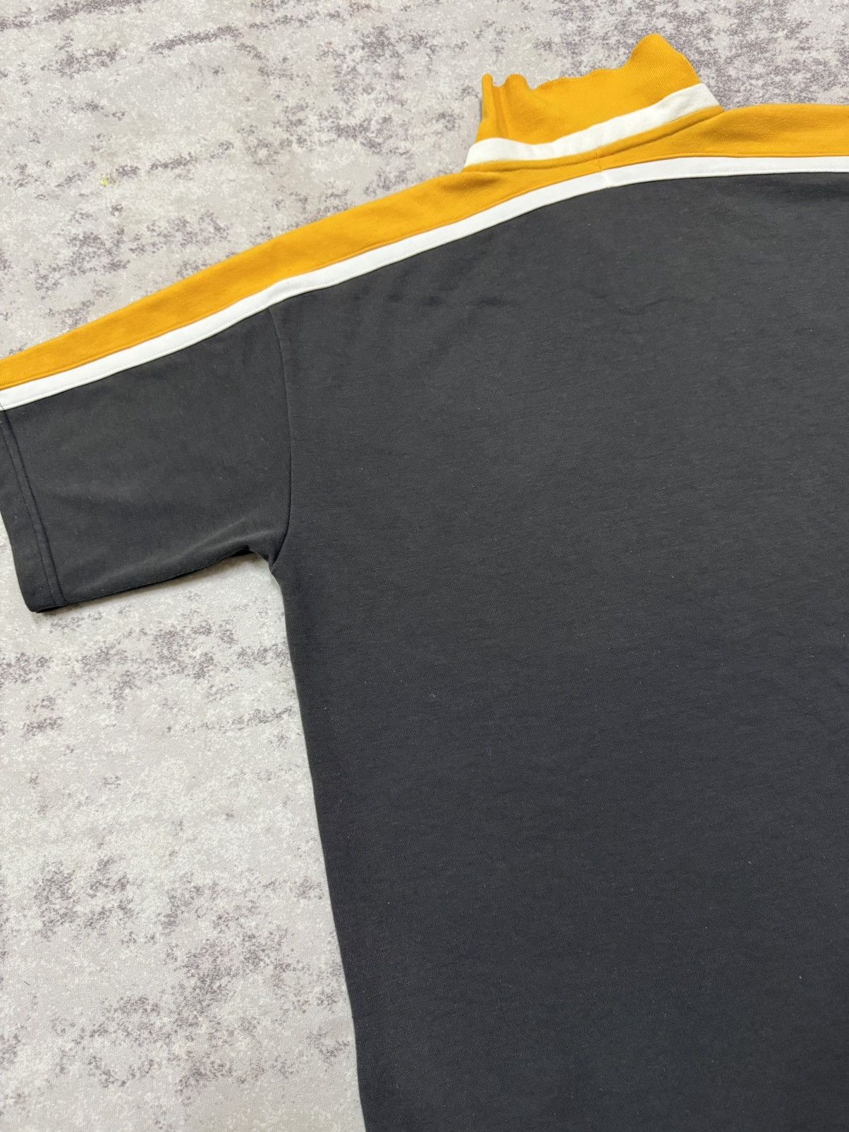 Champion Vintage Champion Spellout Logo Vneck Shortsleeve Tshirt Size US L / EU 52-54 / 3 - 12 Thumbnail