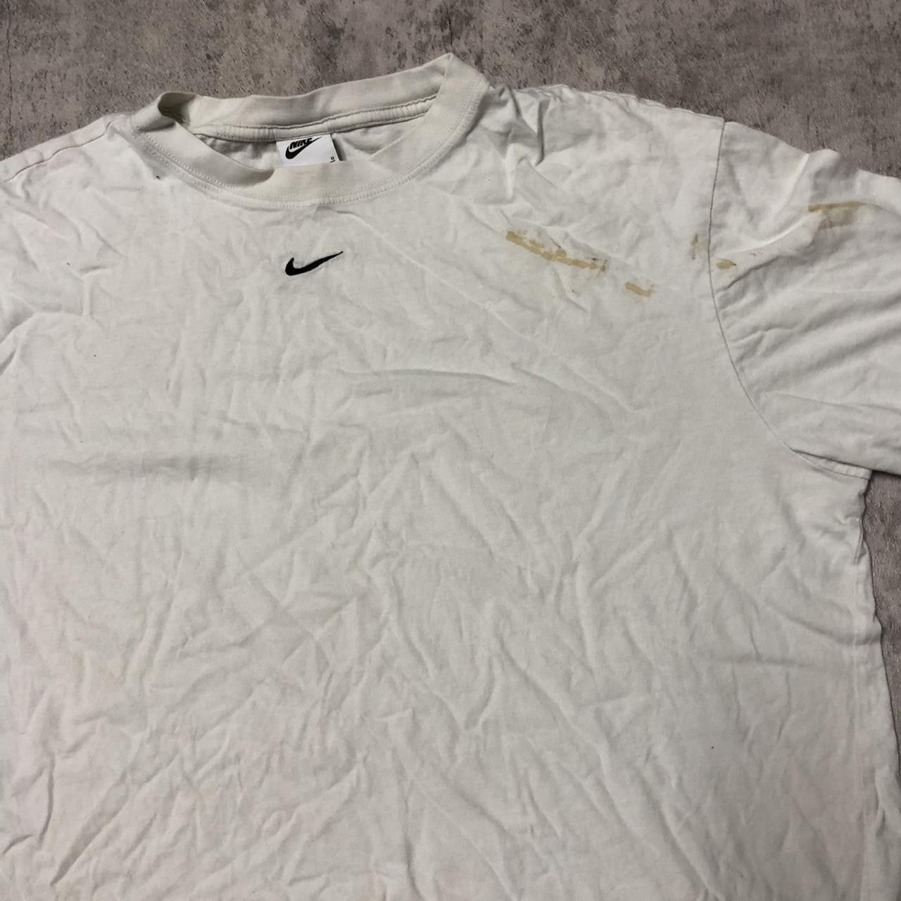 Nike White Nike Swoosh T-shirt with small stains nike Size US L / EU 52-54 / 3 - 2 Thumbnail