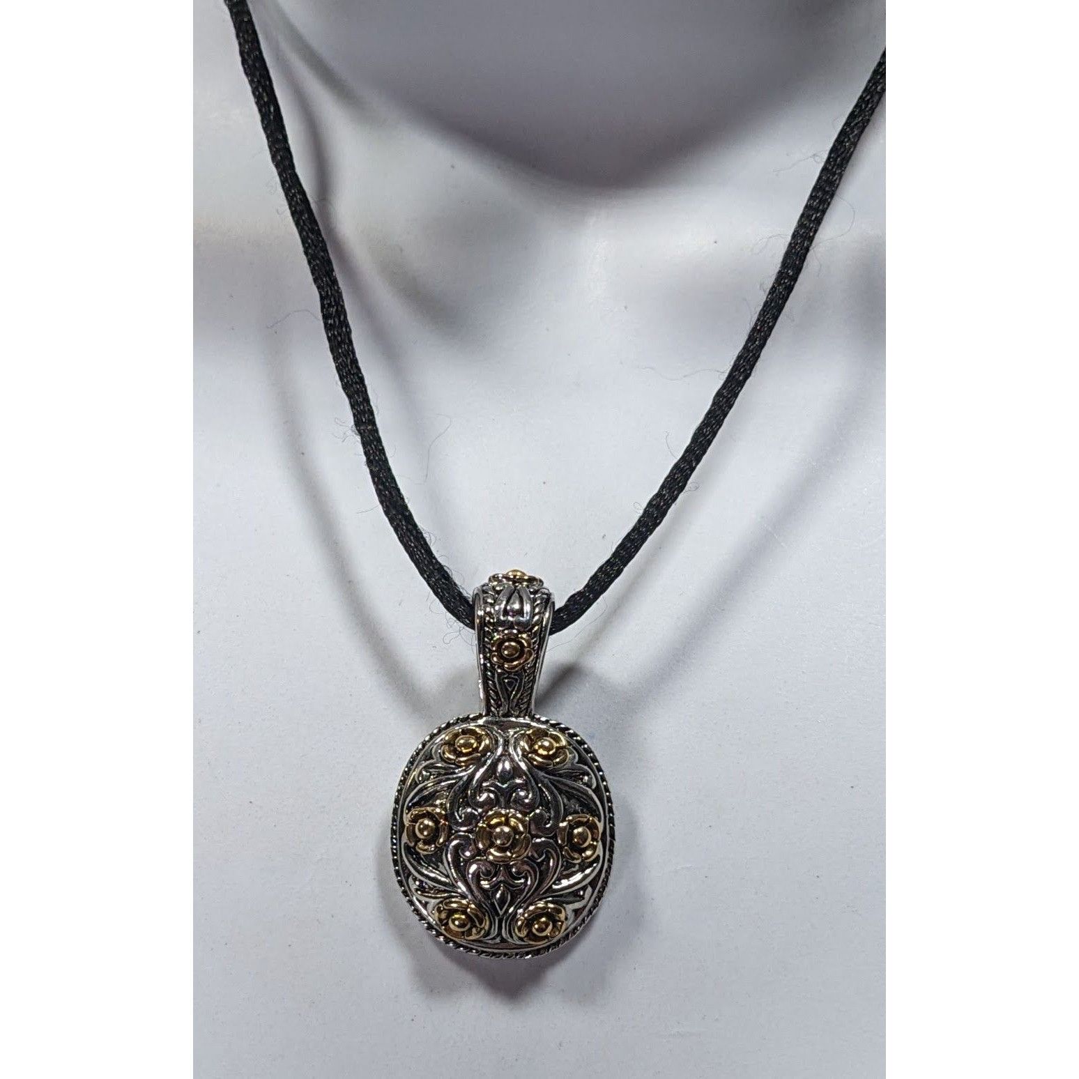 Other Elegant Fantasy Silver And Gold Tone Floral Pendant Necklace Size ONE SIZE - 5 Thumbnail