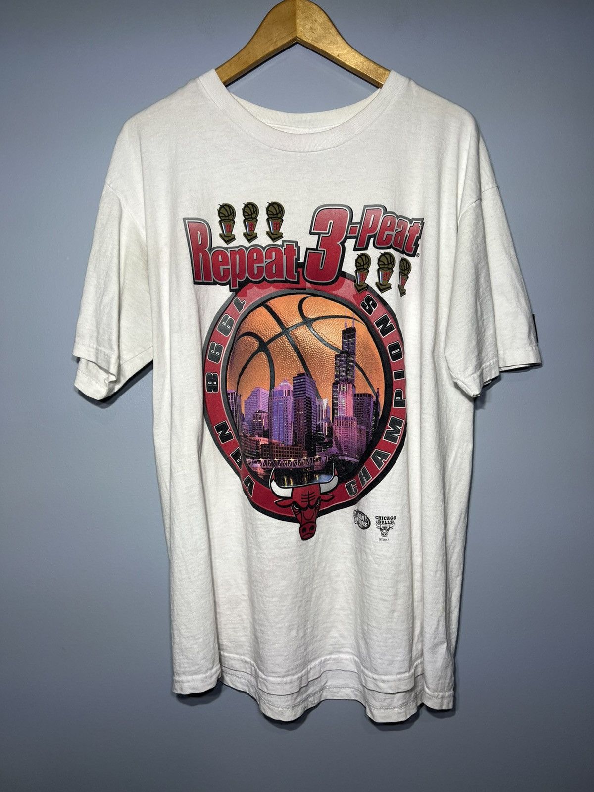 Starter 1998 Chicago Bulls Repeat 3-Peat NBA Champions Starter Sz L Size US L / EU 52-54 / 3 - 2 Thumbnail