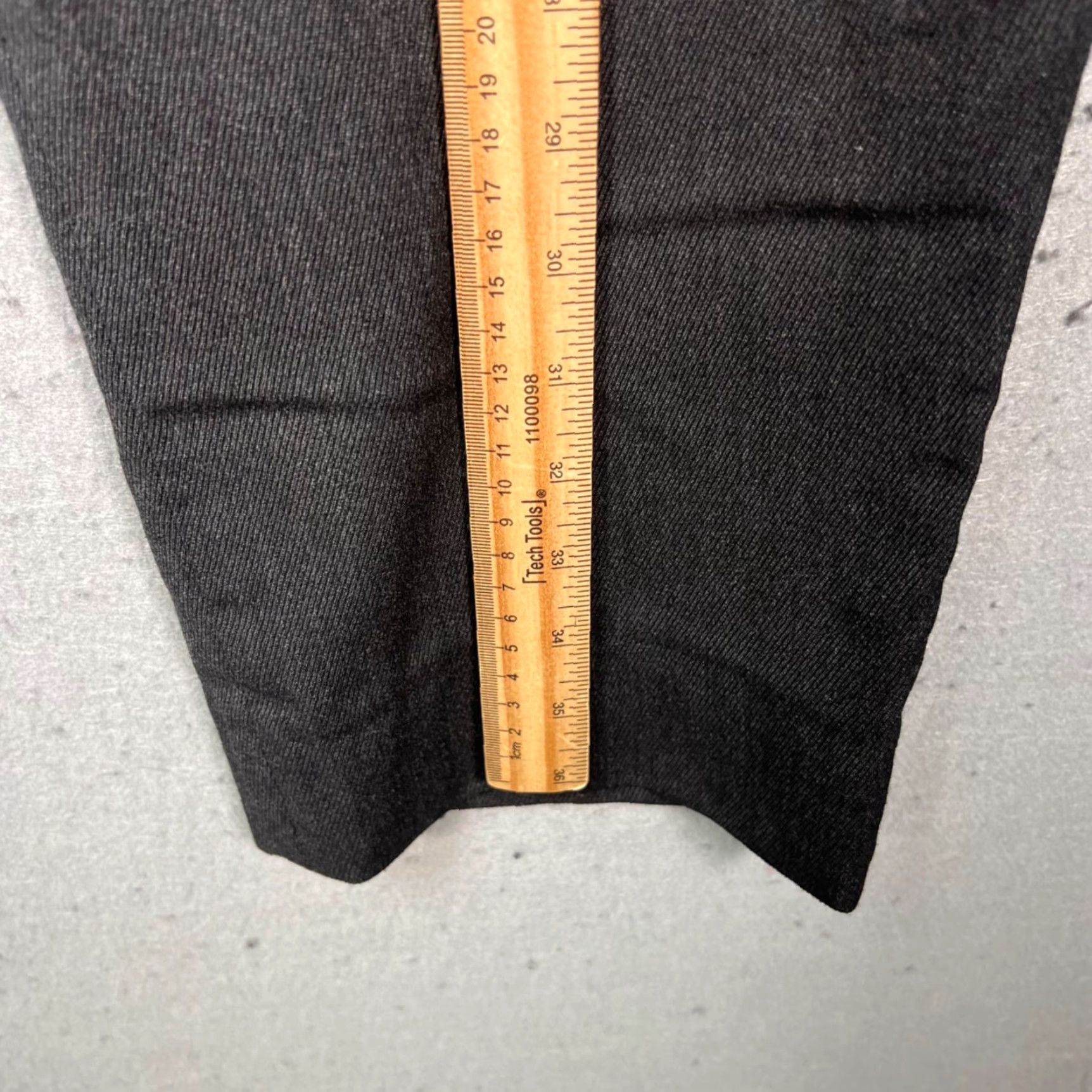 Tailorbyrd Tailorbyrd Mens Wool Blend Dress Pants 33 x 28 Charcoal Gray Flat Front 7/10 Gray Tailorbyrd Pants Mens 33x28 Dress Pants Size US 33 - 6 Thumbnail