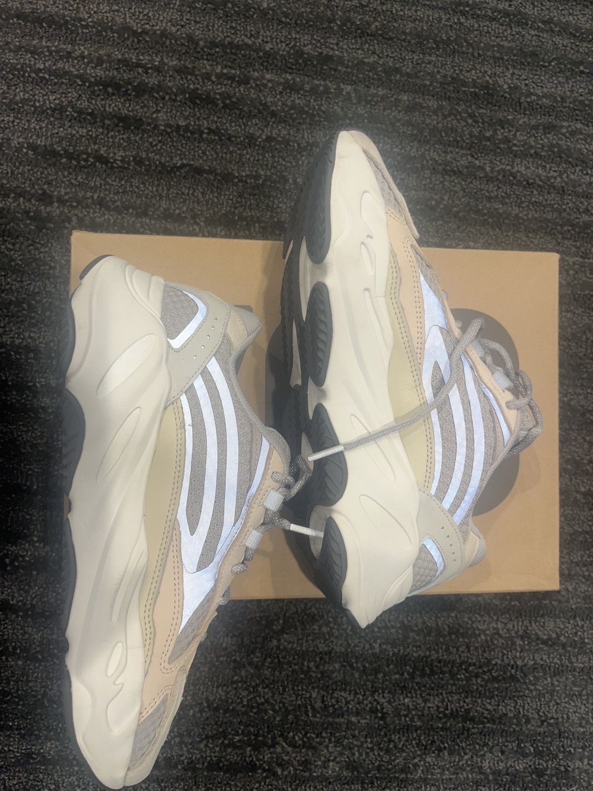 Adidas × Yeezy Yeezy Boost 700 V2 Size US 8.5 / EU 41-42 - 9 Thumbnail