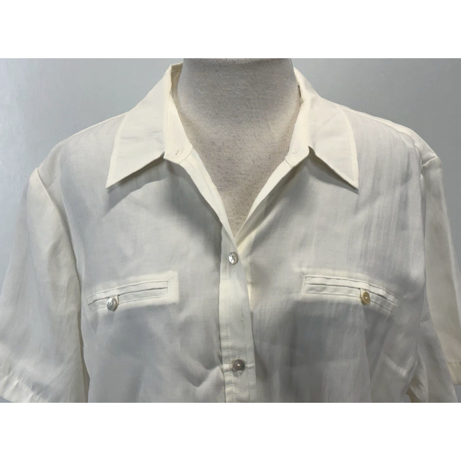 Vintage Chicos Button-Up Top Shirt XL Womens Ivory Short Sleeve Modal Blend Button-Up Shirt Sz 3 US X-Large Chicos Womens Shirts 3XL? Size XL / US 12-14 / IT 48-50 - 5 Thumbnail