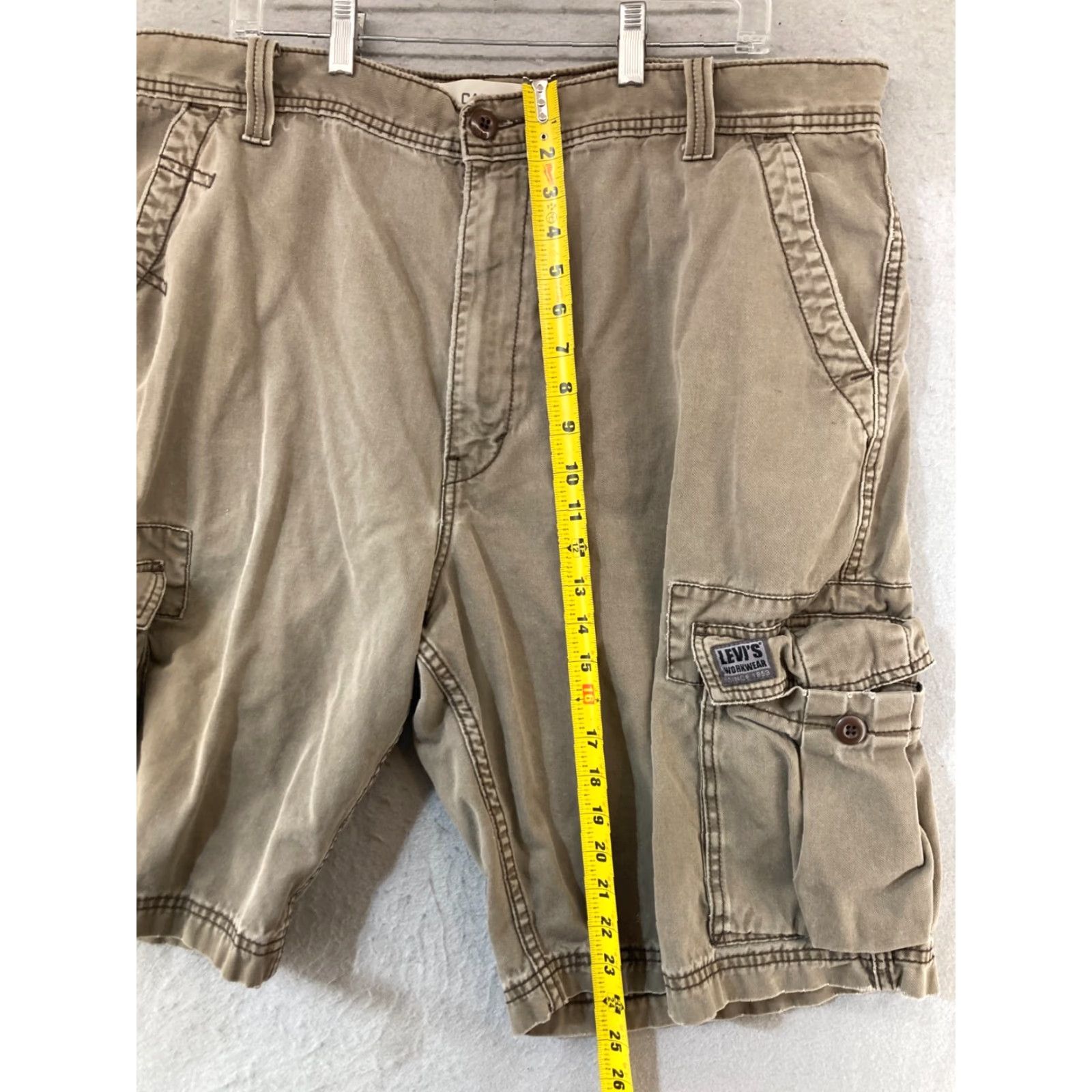 Levi's Levi's Mens Cargo Shorts 40W Khaki Y2K Vintage Cargo Shorts Mens 40W Beige Levi's Vintage Size US 40 / EU 56 - 3 Thumbnail