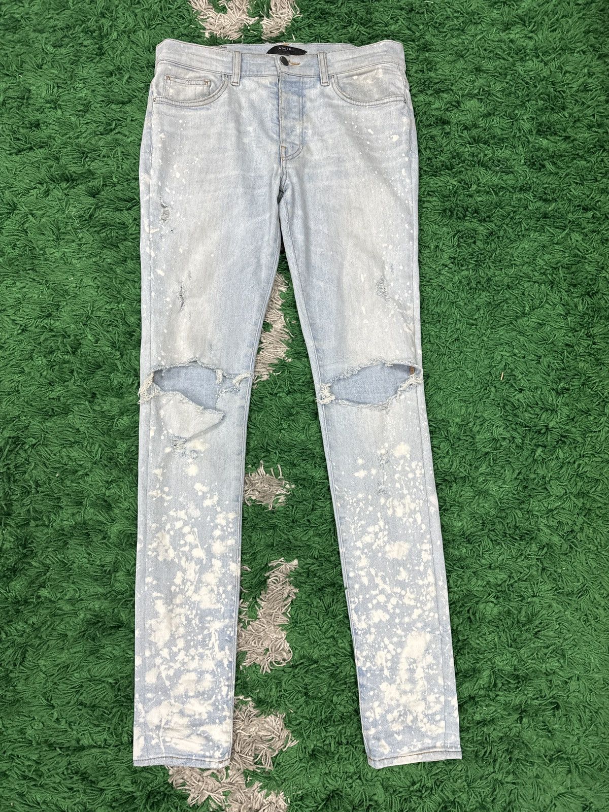 Amiri plain thrasher light wash