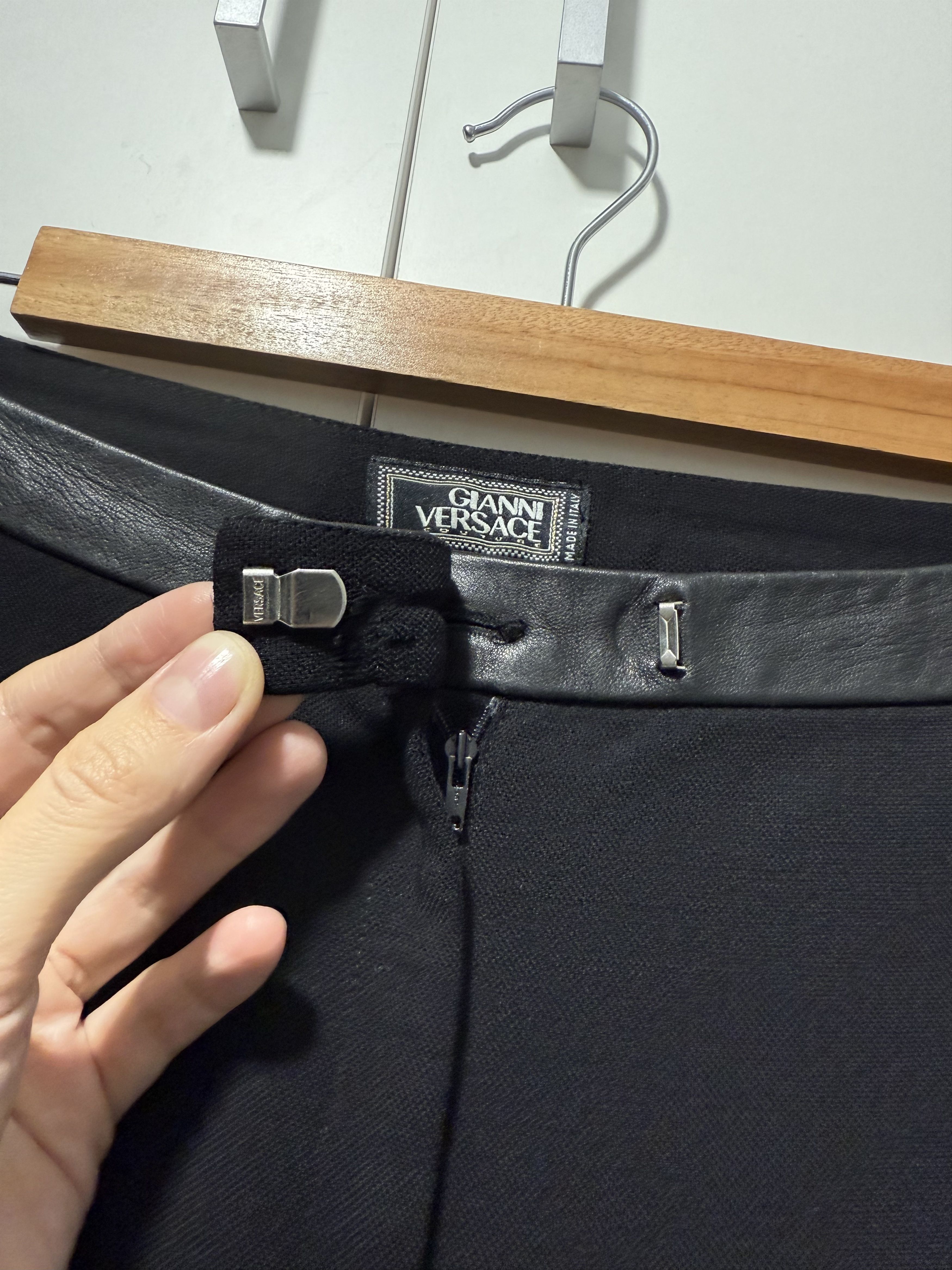 Versace Gianni Versace 90's Black Wool Pants IT42 Size 28" / US 6 / IT 42 - 2 Thumbnail