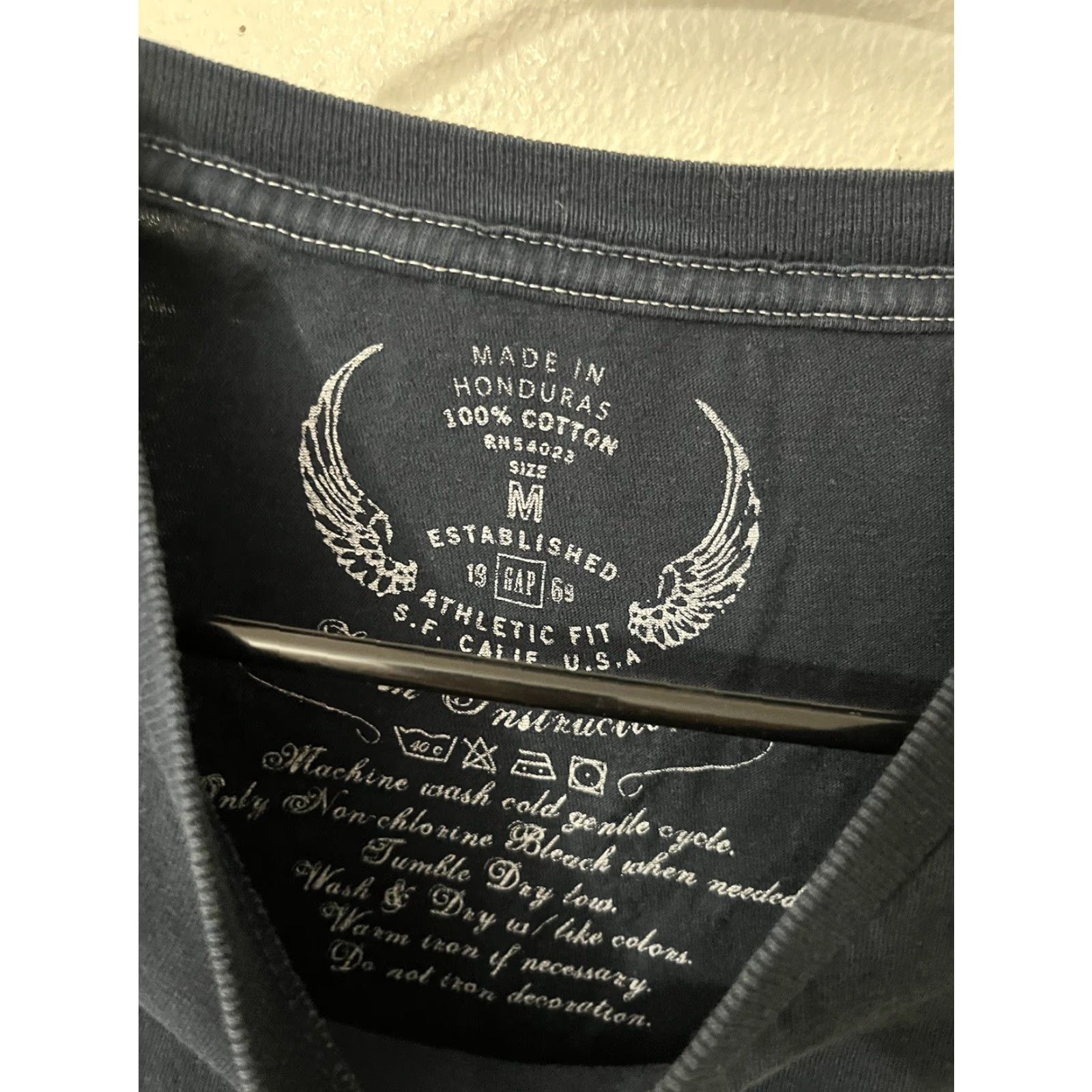 Gap VINTAGE Gap Distressed Navy Blue T-Shirt Adult Medium Short Sleeve Mens Size US M / EU 48-50 / 2 - 4 Thumbnail