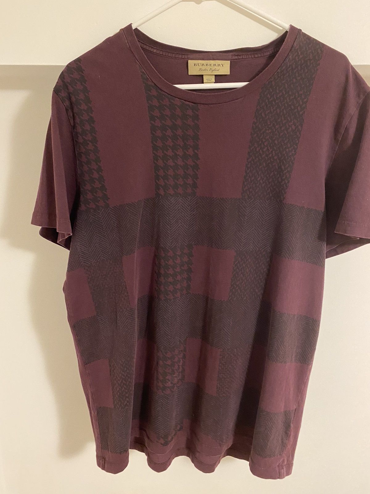 image of Burberry XL Burgundy T Shirt in Burgandy, Men's