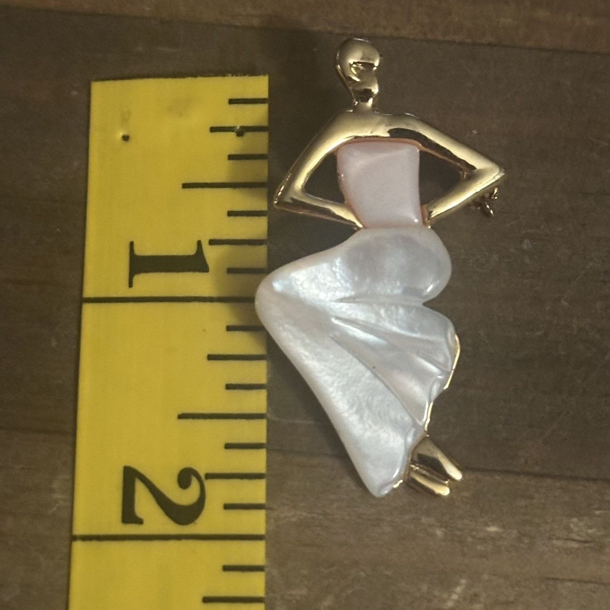 Vintage Vintage mother of pearl elegant dancing lady brooch Size ONE SIZE - 3 Thumbnail
