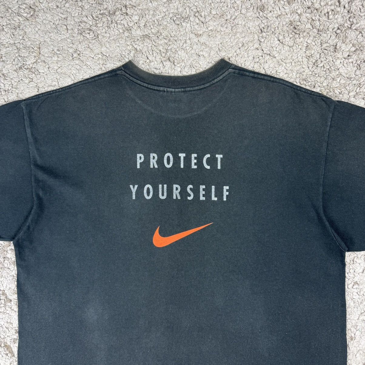 Nike Vintage Faded Nike Ndestrukt Centre Swoosh T-shirt Size US L / EU 52-54 / 3 - 8 Thumbnail