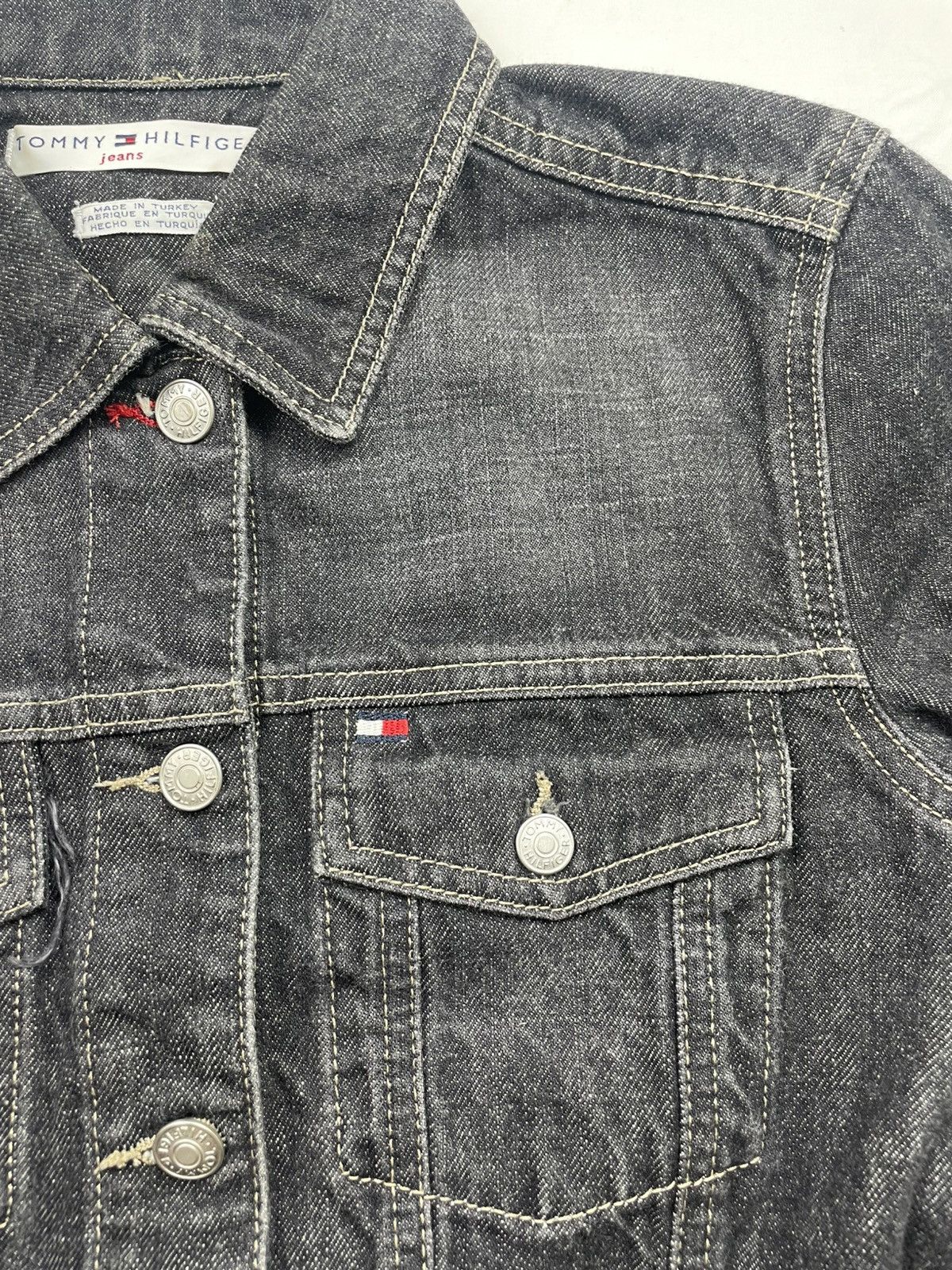 Tommy Hilfiger Tommy Hilfiger Cropped Denim Jacket Featuring Branded Button Size M / US 6-8 / IT 42-44 - 5 Thumbnail