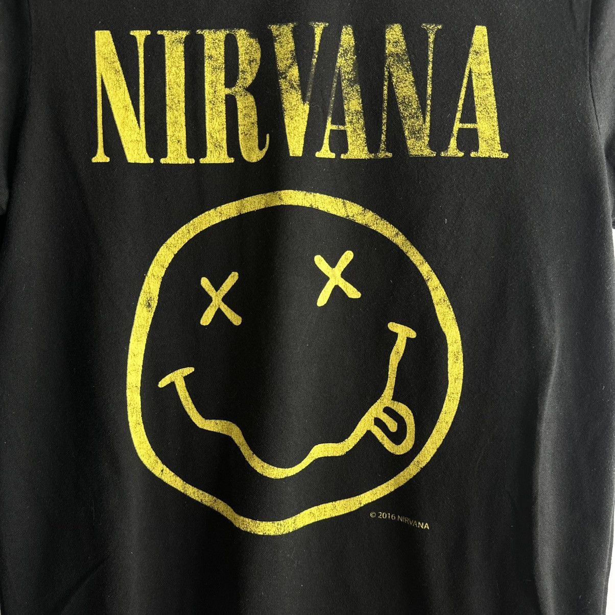 Band Tees Nirvana 2016 Vintage Big Logo Band Rock Tee T-shirt Size US M / EU 48-50 / 2 - 2 Thumbnail
