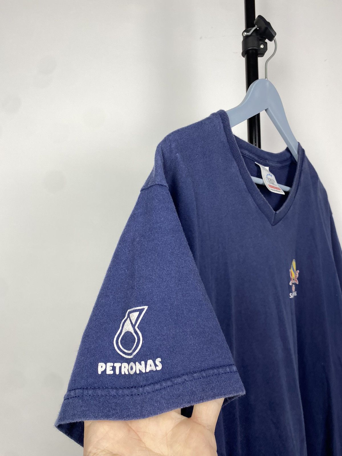 Formula 1 × Red Bull Vintage Red Bull Sauber Petronas Racing Formula 1 One TShirt Size US L / EU 52-54 / 3 - 5 Thumbnail