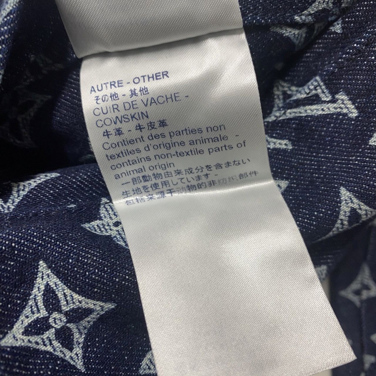 Louis Vuitton Louis vuitton mens monogram denim trucker jacket SIZE 50 M Size US M / EU 48-50 / 2 - 21 Thumbnail