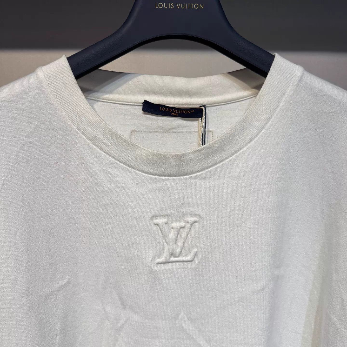 Louis Vuitton LV White Embossed Short Sleeve Tee 5L New Size US XXL / EU 58 / 5 - 3 Thumbnail