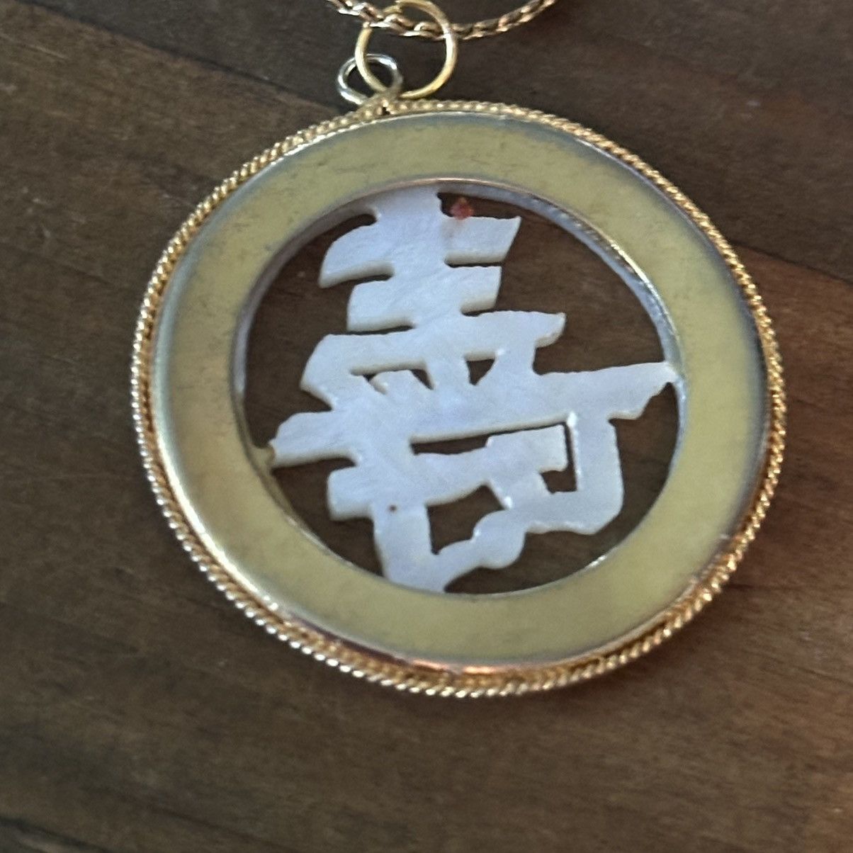 Vintage Vintage mother of pearl Chinese longevity pendant necklace Size ONE SIZE - 4 Thumbnail
