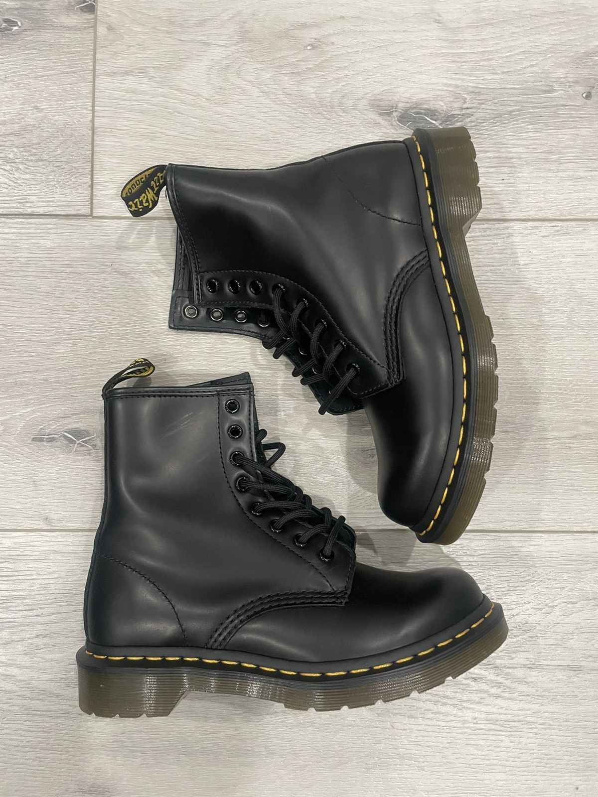 image of Dr Martens Dr. Martens 1460 Womens Smooth Shoes in Black (Size 7)