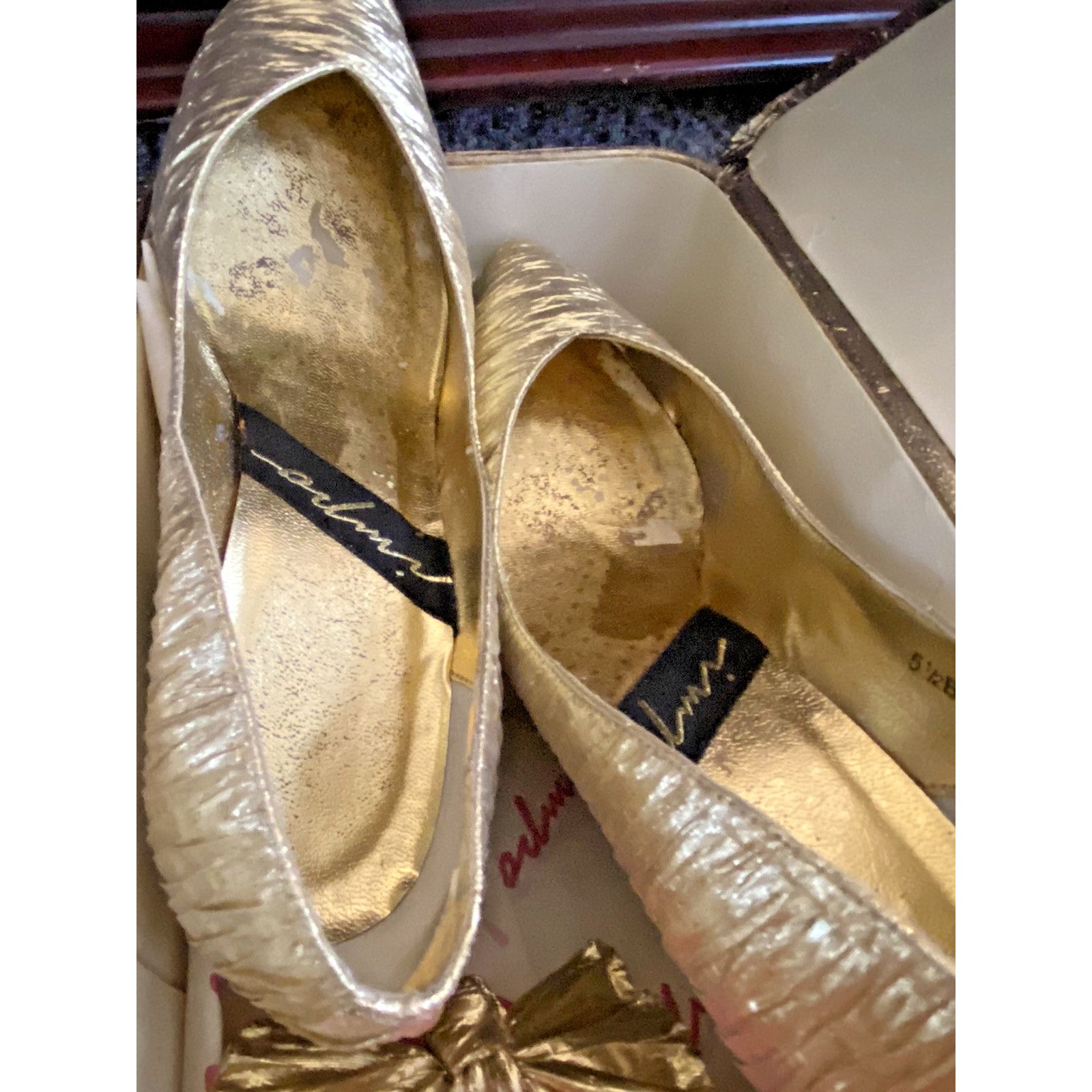 Imperious Vintage Impo Gold Heels sz 5.5 with matching box and bows Size US 5.5 / IT 35.5 - 8 Thumbnail