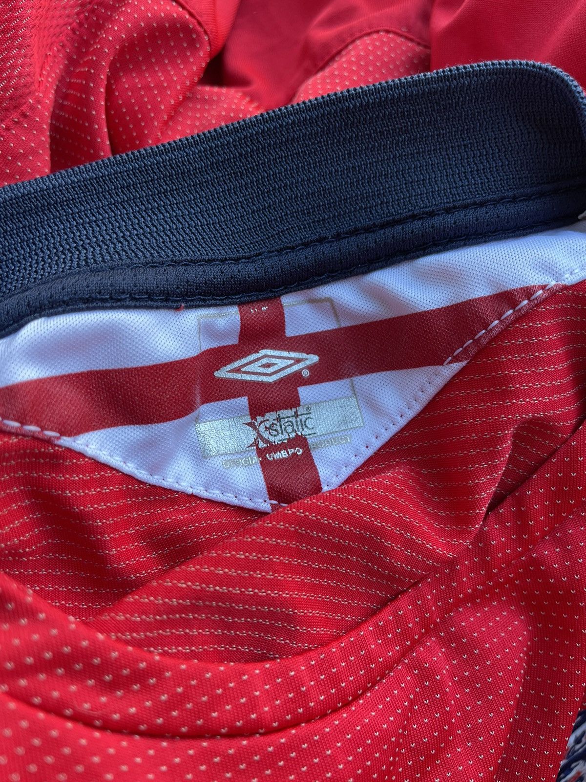 Umbro 2004 Umbro England long sleeve Red soccer jersey Vintage Size US XL / EU 56 / 4 - 7 Thumbnail