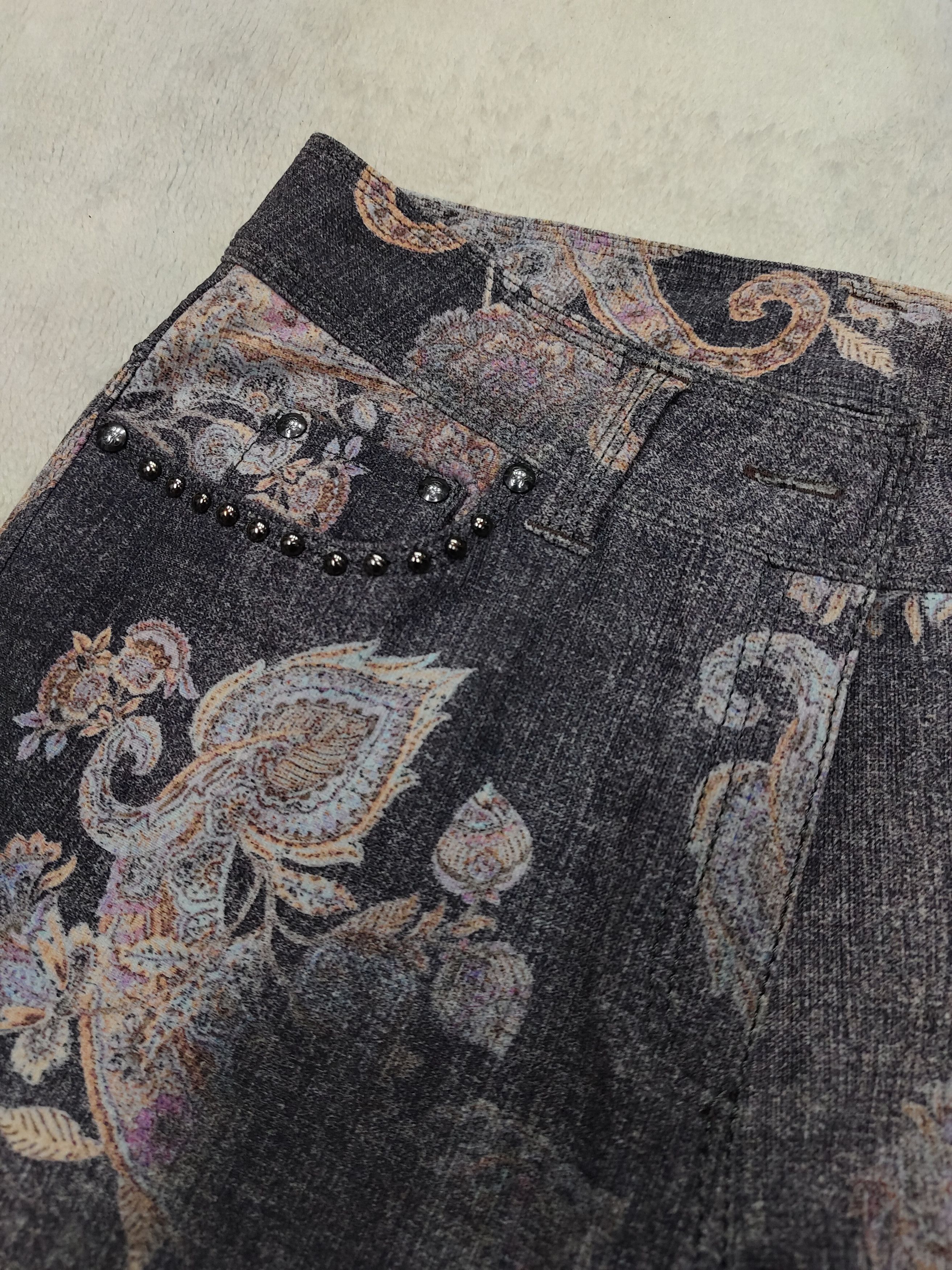 Japanese Brand DOPE🇯🇵La Moda Goji🇯🇵 Art Graphic Studded Pants Size 28" / US 6 / IT 42 - 3 Thumbnail