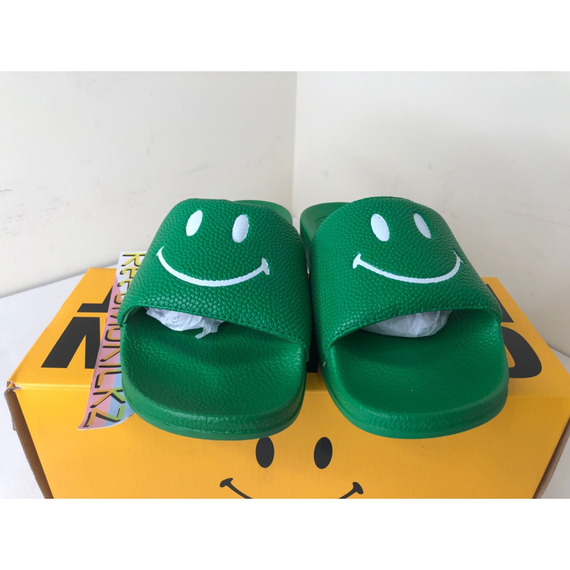 Market Chinatown Market Slides Smiley Green mens 12us Size US 12 / EU 45 - 3 Thumbnail