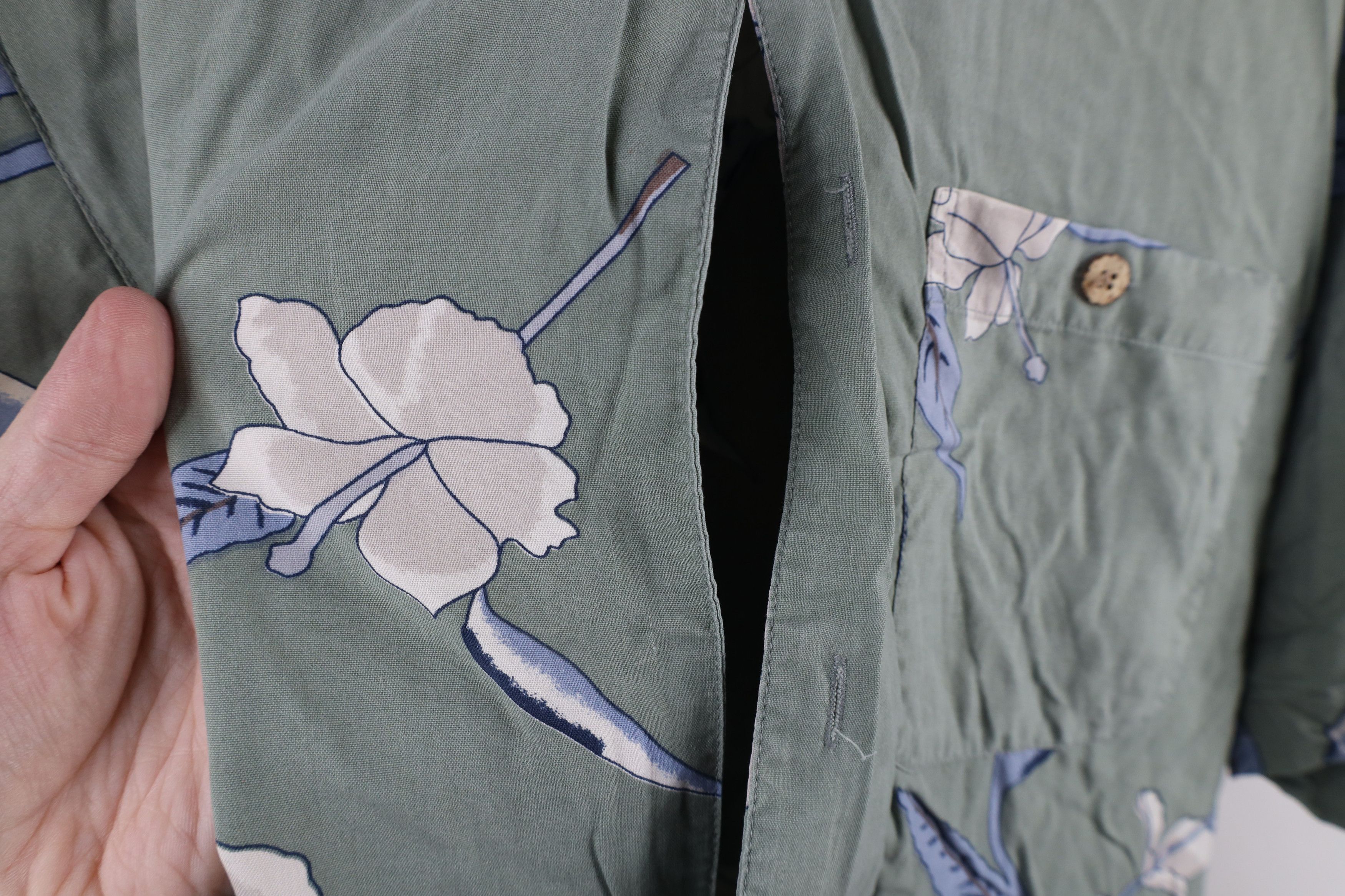Vintage Vintage 90s Streetwear Silk Flower Hawaiian Button Shirt Size US L / EU 52-54 / 3 - 4 Thumbnail
