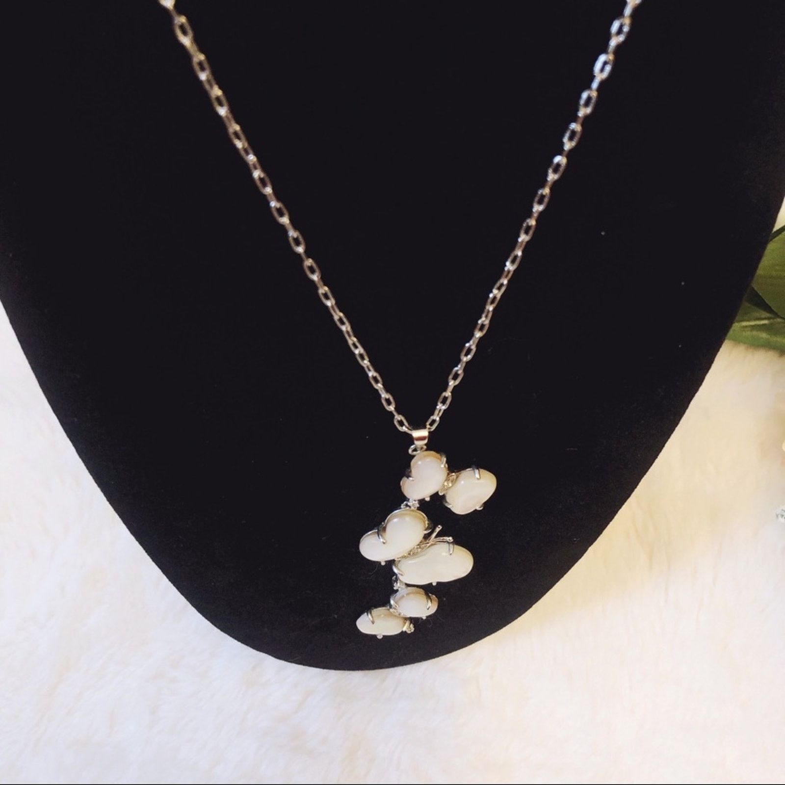 Other Silver Mother-of-Pearl Multi-Butterfly Pendant Necklace Size ONE SIZE - 8 Thumbnail