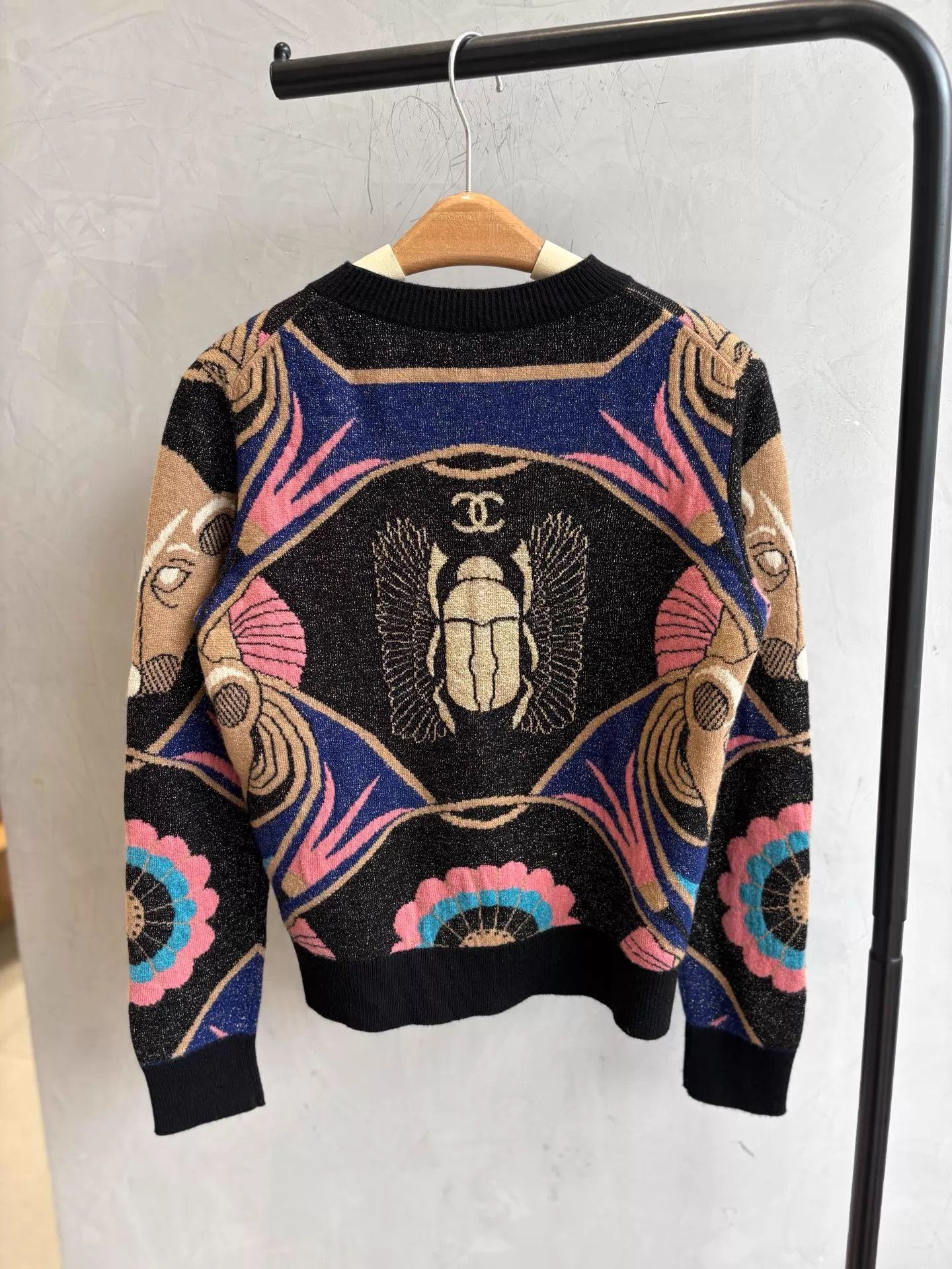 Chanel Chanel Egyptian Scarab Cashmere Sweater 34 Size XS / US 0-2 / IT 36-38 - 2 Thumbnail