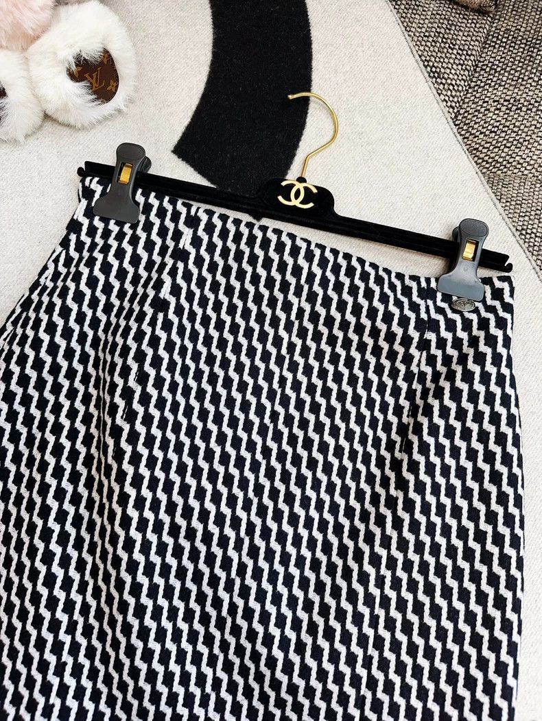 Chanel Chanel Hamburger series white and blue braided short skirt Size 25" / US 0 / IT 36 - 7 Thumbnail