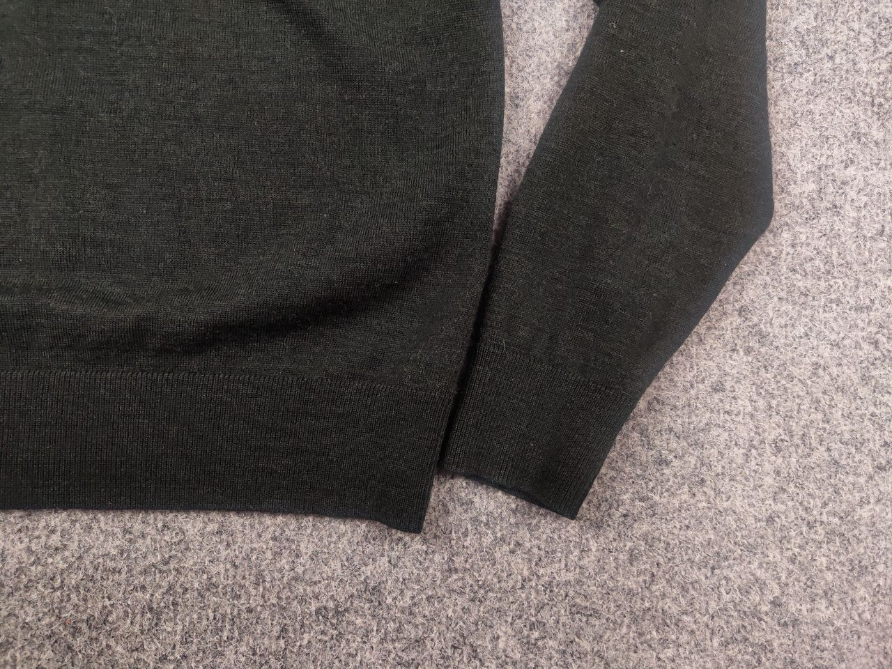 Uniqlo Uniqlo light wool Sweater high turtleneck collar dark green Size US M / EU 48-50 / 2 - 5 Thumbnail